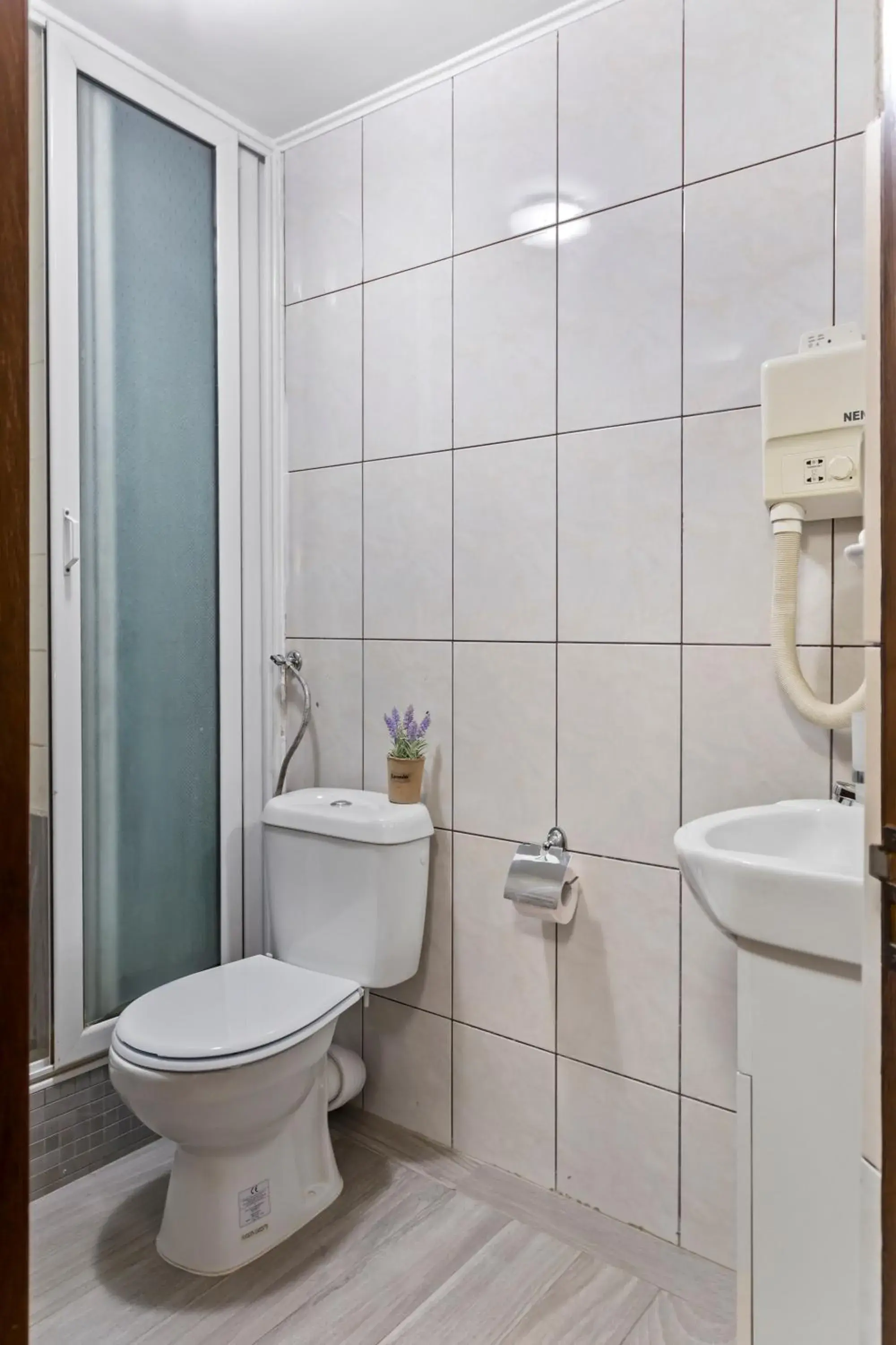 Bathroom in Hotel Charter Otopeni