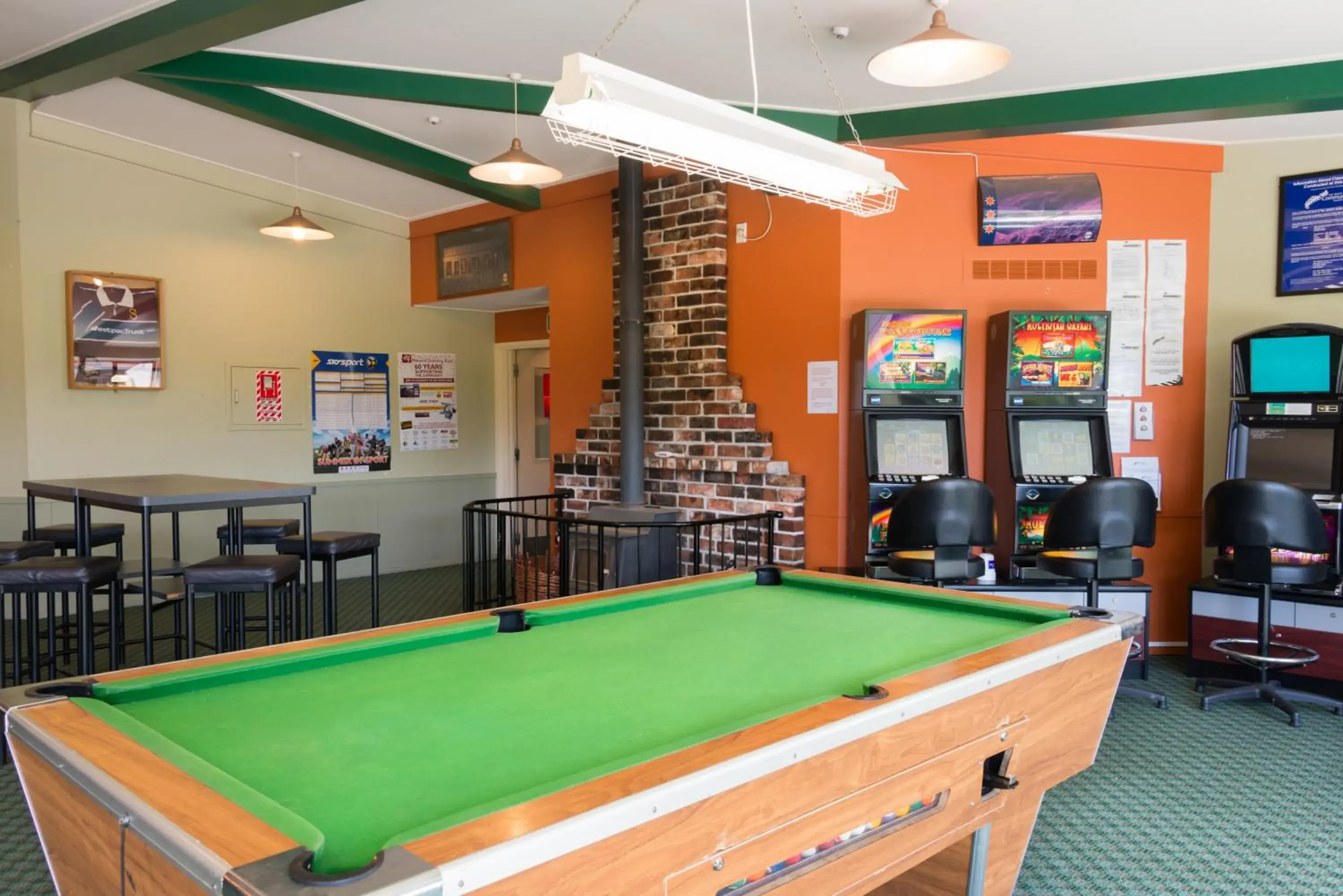 Restaurant/places to eat, Billiards in Heartland Hotel Croydon