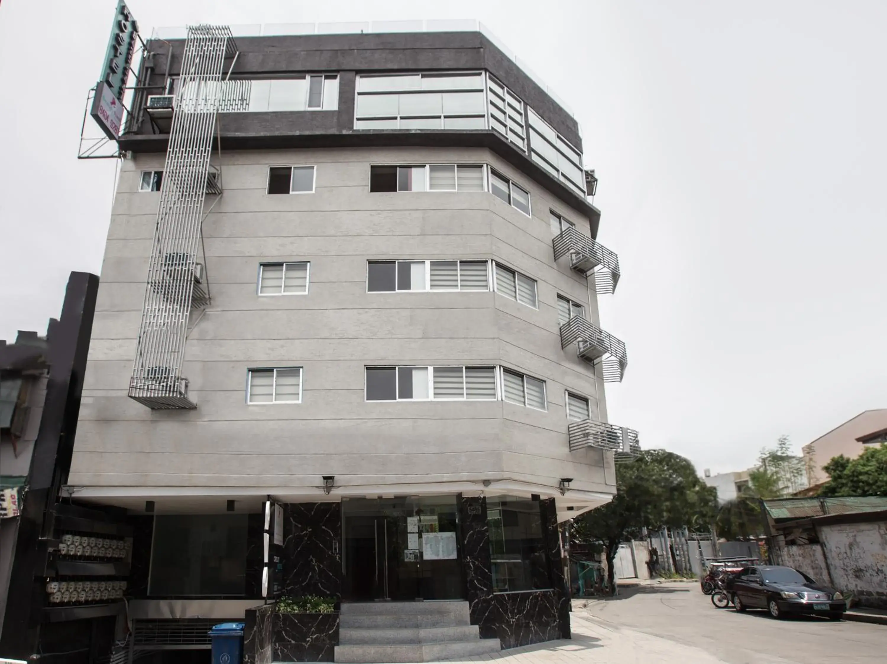 Facade/entrance in Circuit Hostel Facade/entrance in Circuit Hostel