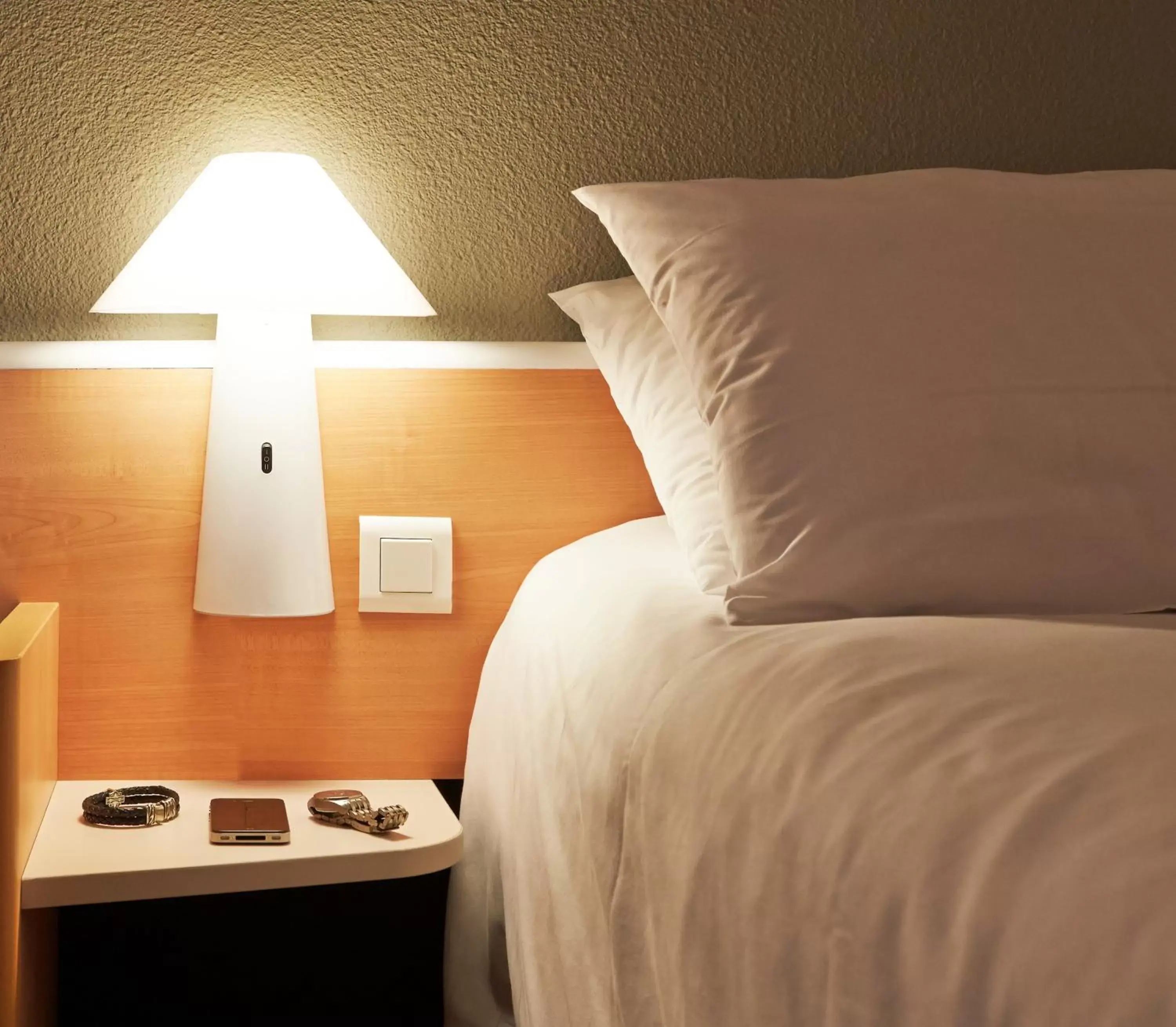 Bedroom, Bed in Ibis Auray Bedroom, Bed in Ibis Auray