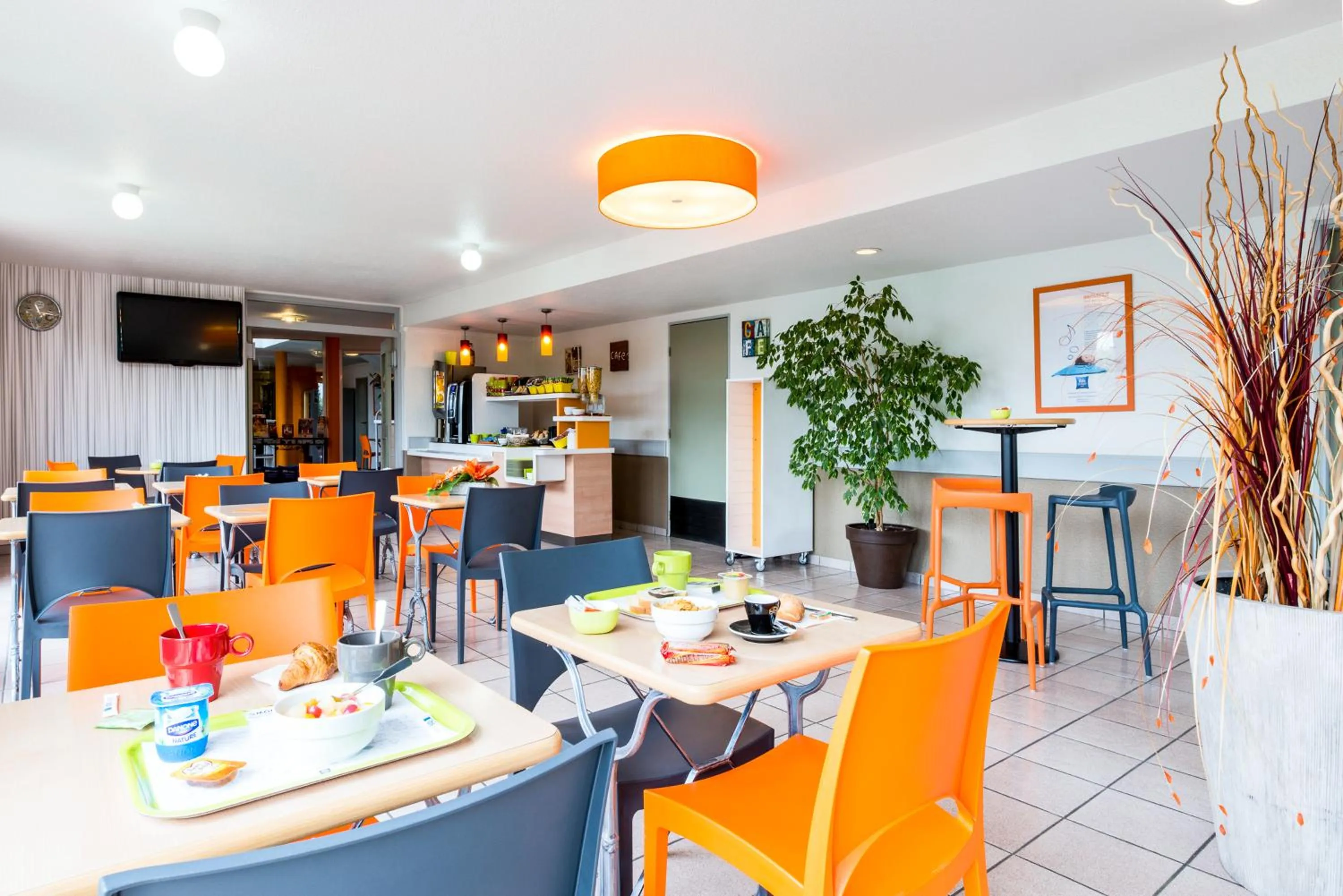Restaurant/places to eat in ibis budget Châtellerault Nord