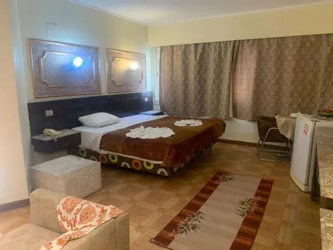 Photo of the whole room, Bed in Kanzy Hotel Cairo