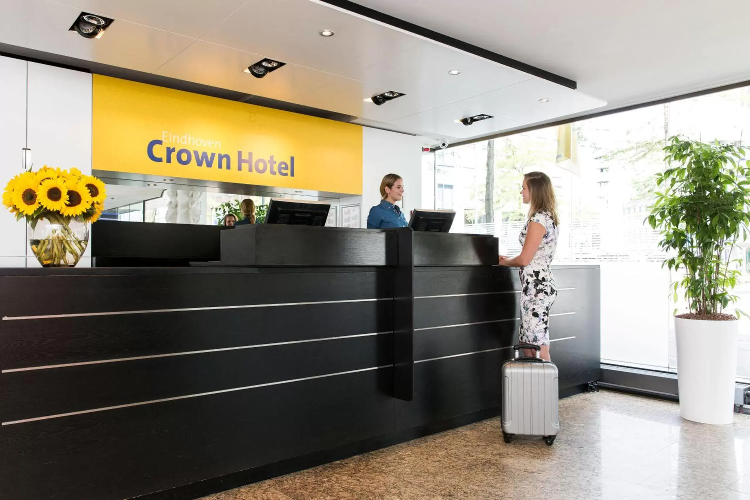 Staff, Lobby/Reception in Crown Hotel Eindhoven Centre