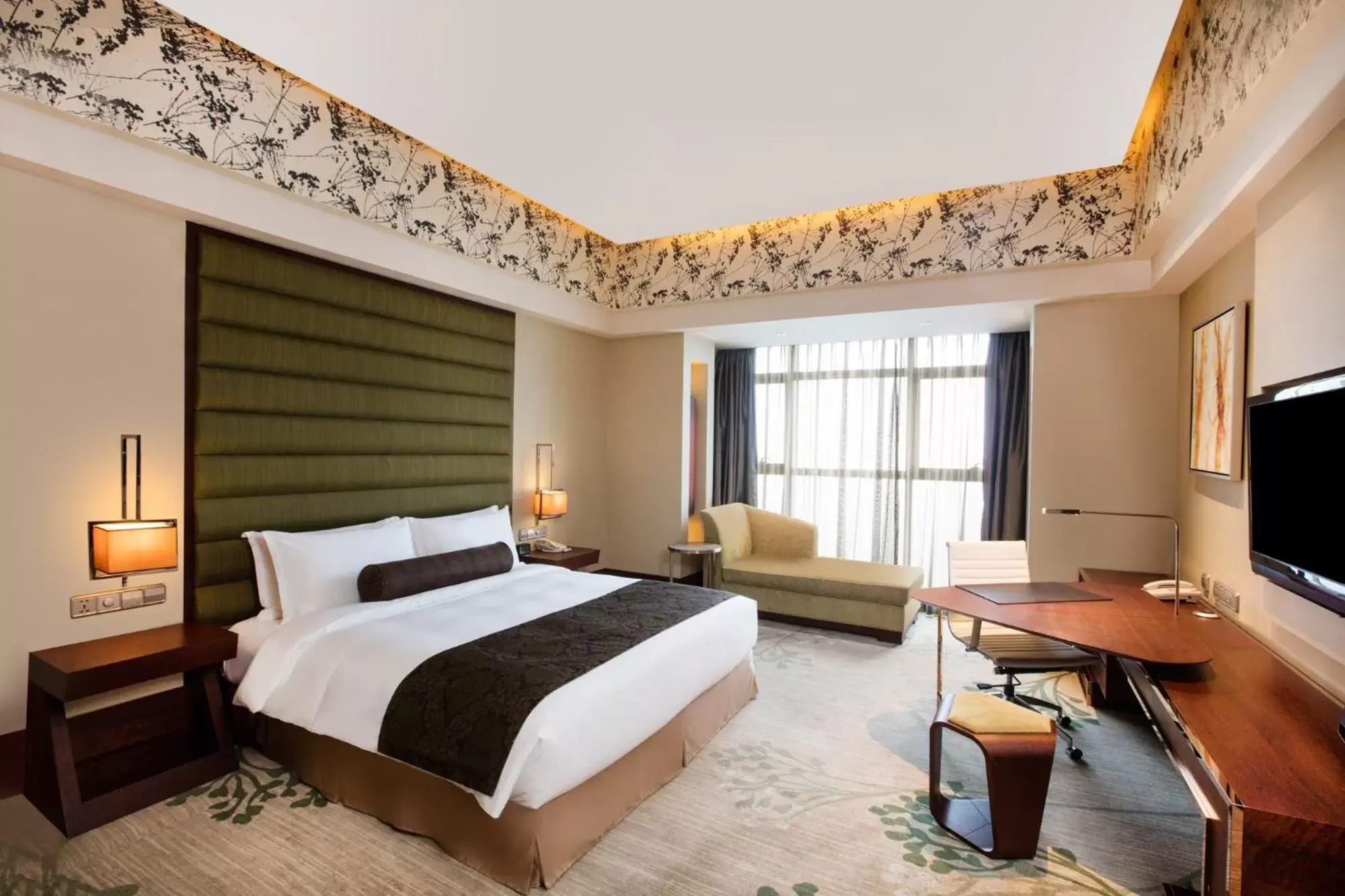 Premium King Room with Mountain View - Lounge Access in Crowne Plaza Hefei, an IHG Hotel