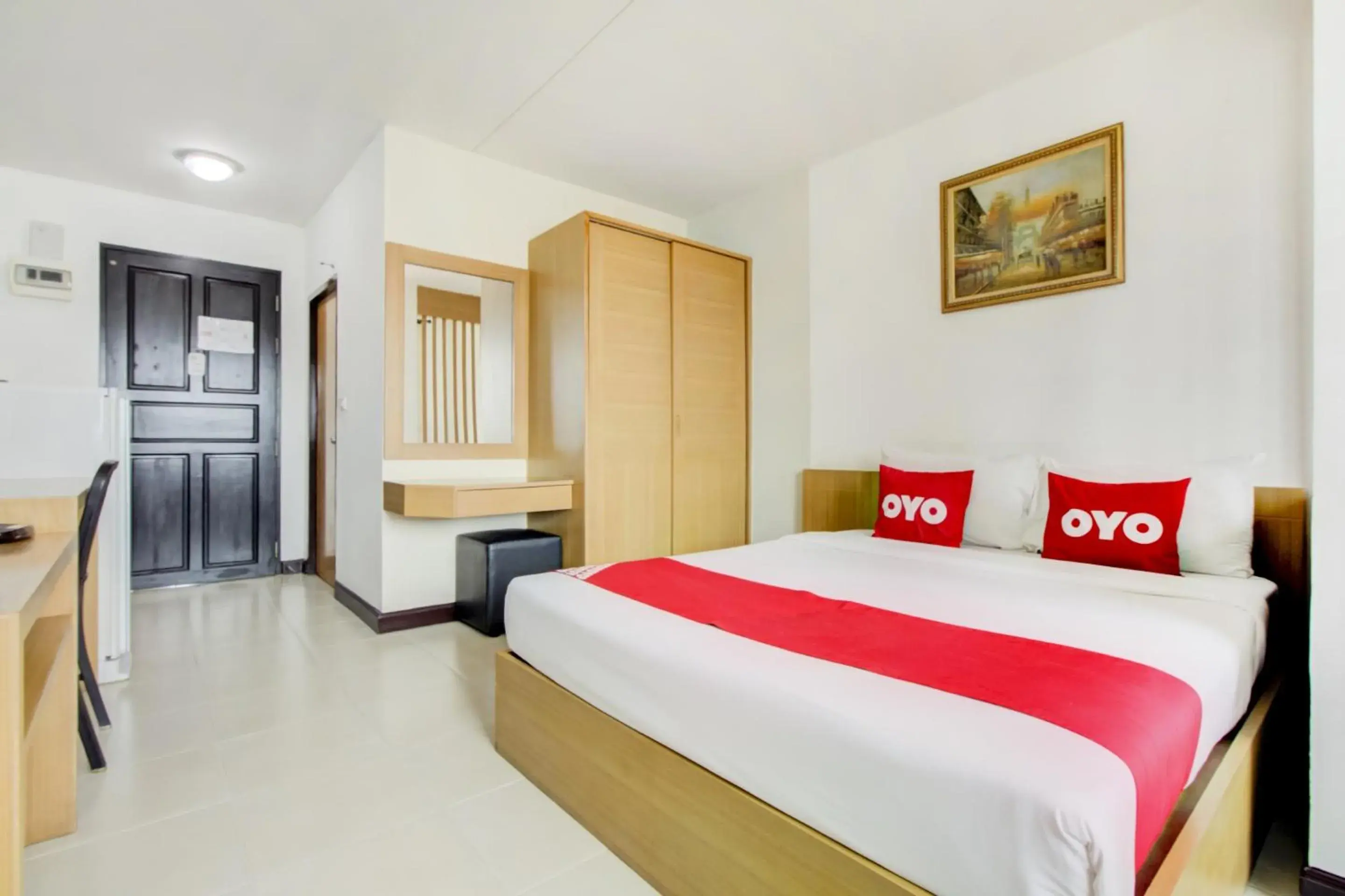 Photo of the whole room, Bed in Super OYO Capital O 564 Nature Boutique Hotel
