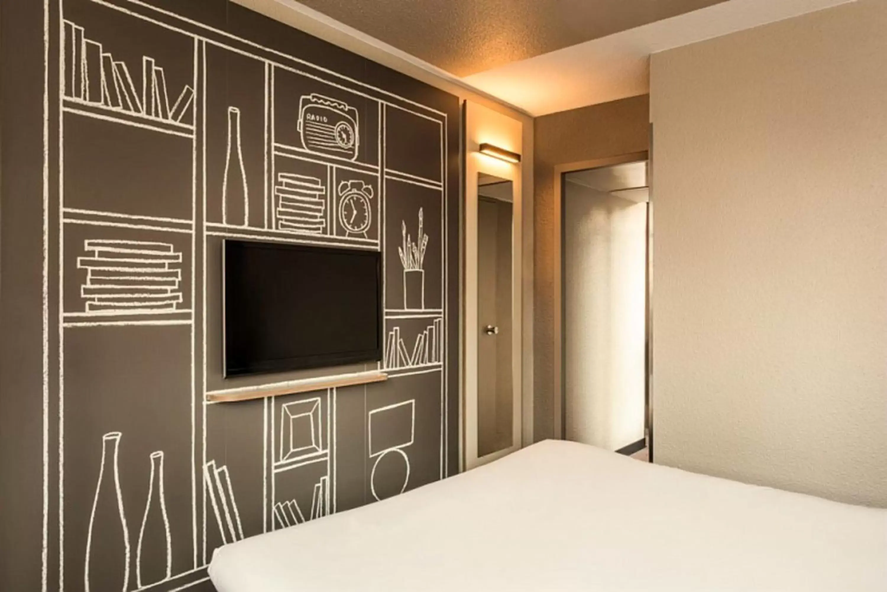 TV and multimedia in ibis Bordeaux Centre Bastide