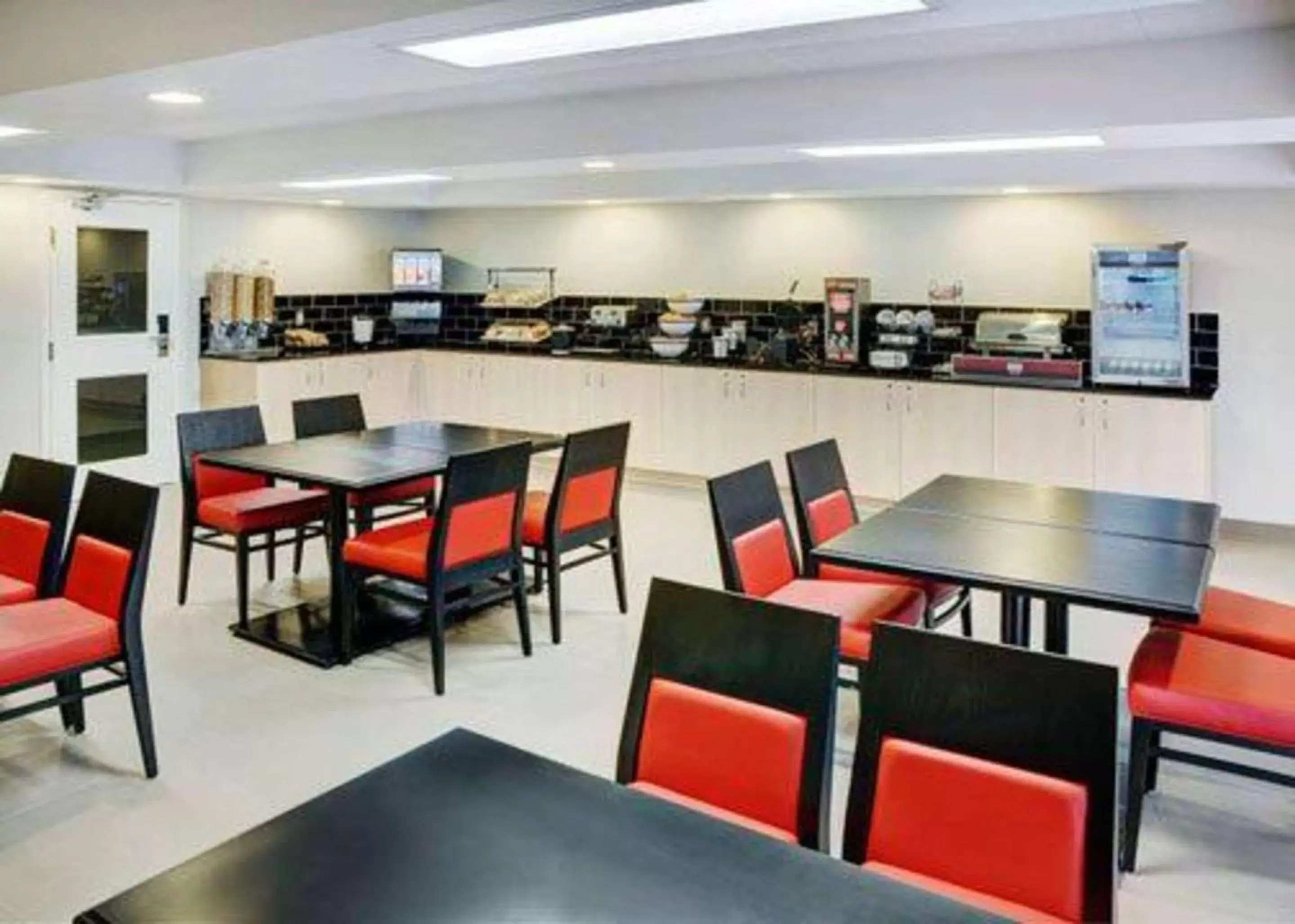 Restaurant/Places to Eat in Comfort Inn Barrie