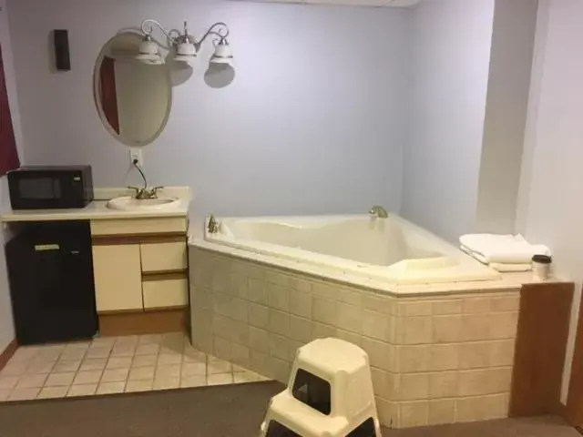 Superior Suite in HICKORY SHADES MOTEL