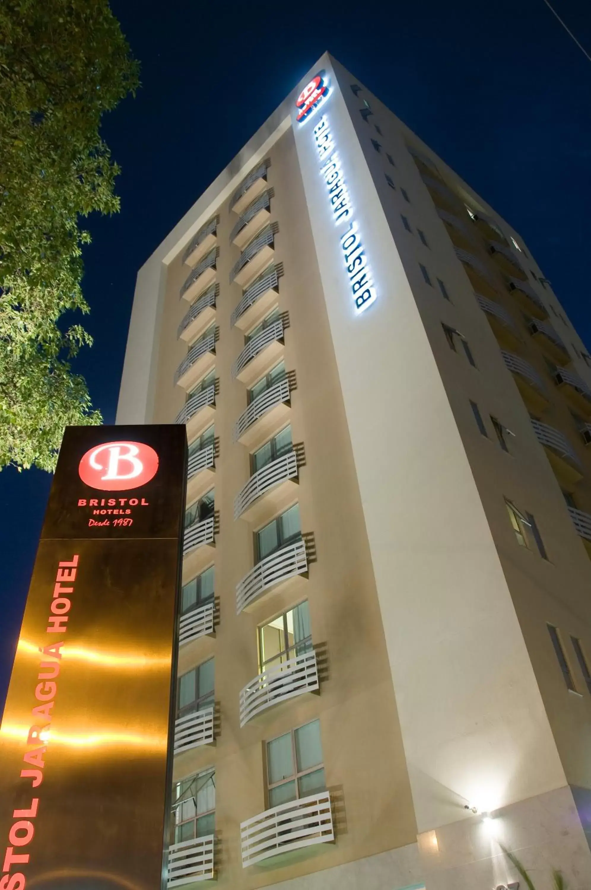 Facade/entrance, Property Building in BH Jaraguá Hotel - Antes Bristol