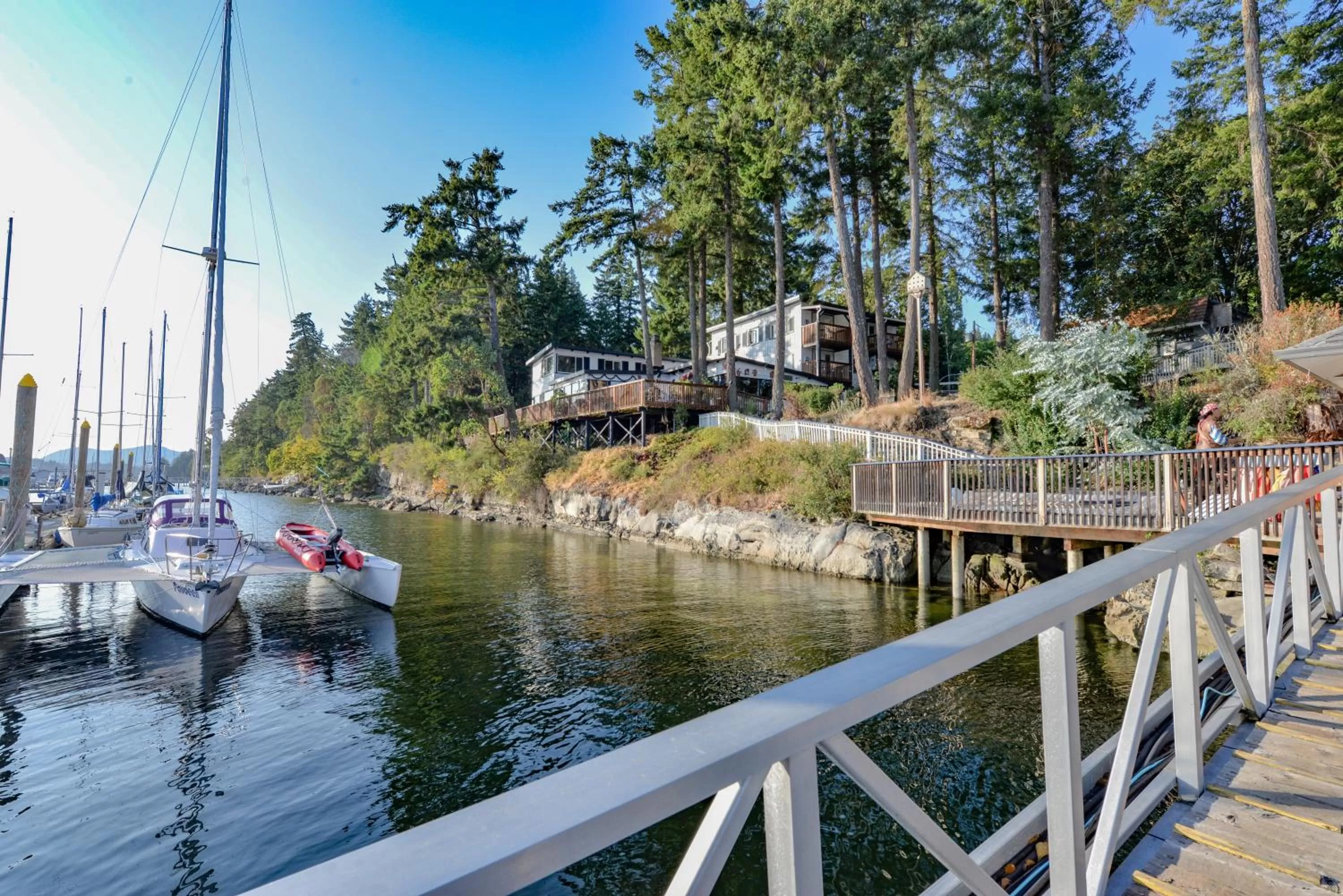 Property building in Raven Point Inn