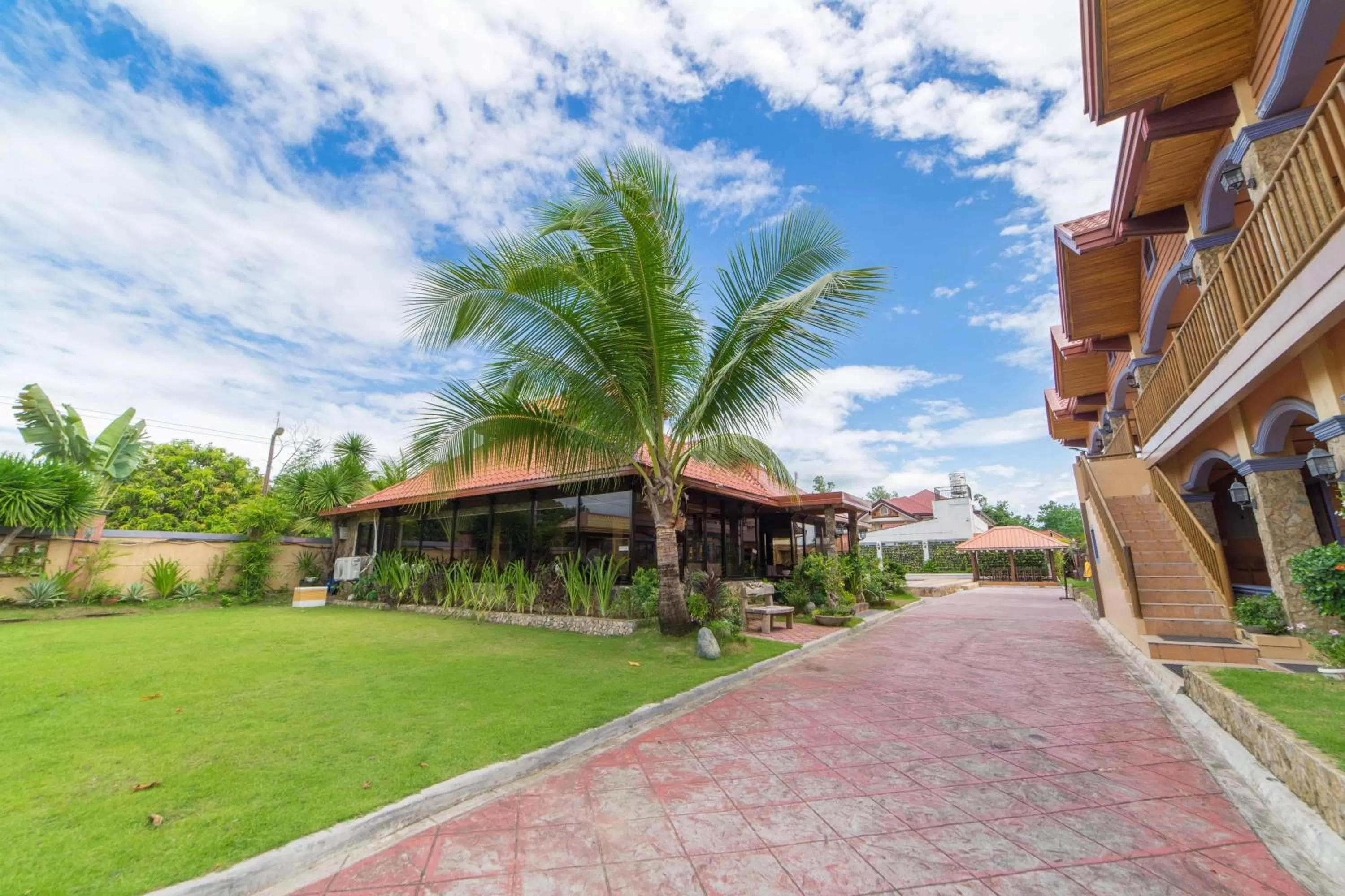 Property building in RedDoorz Plus @ Starhomes Olivianville