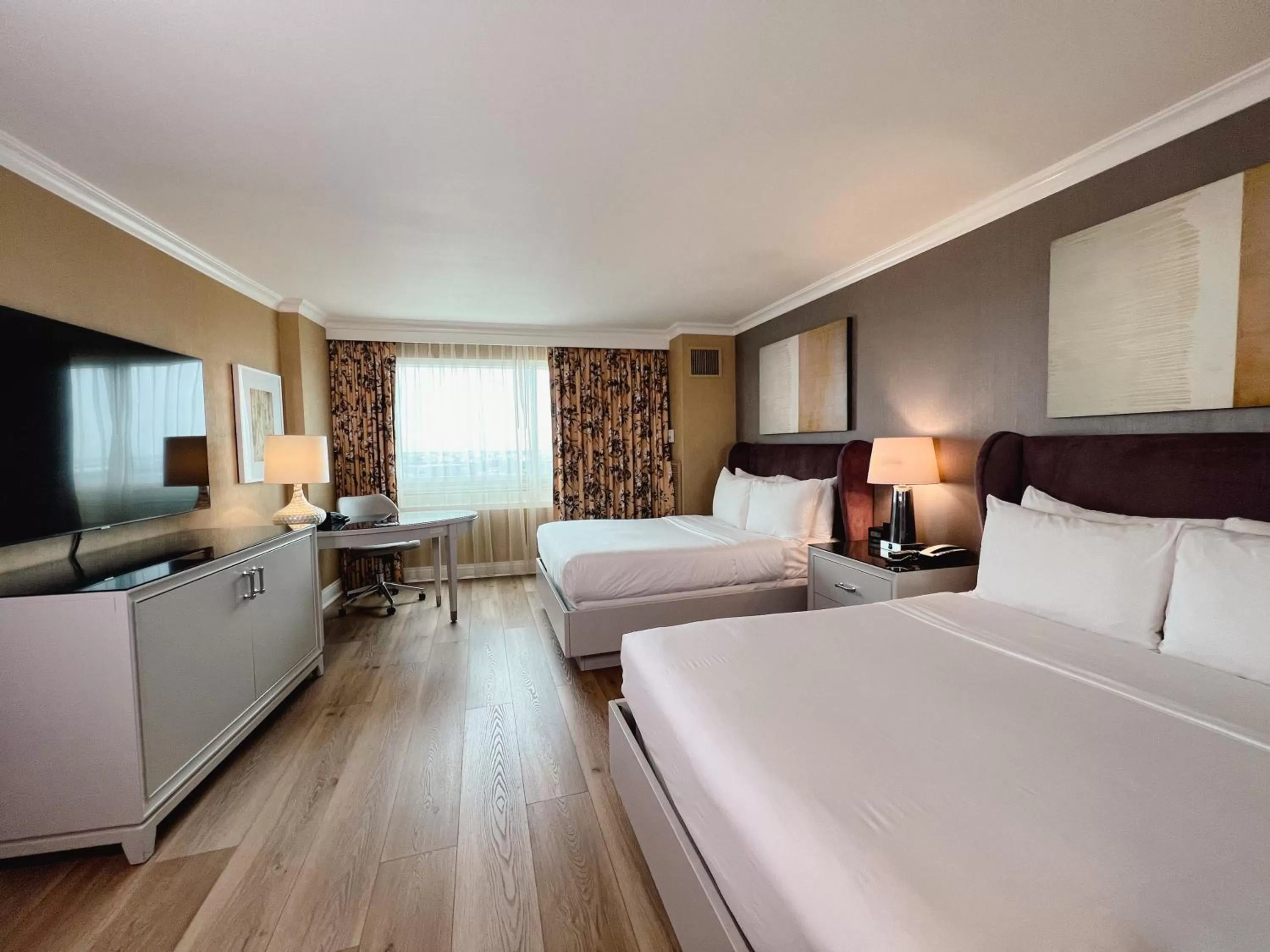 Bed in The Commerce Casino & Hotel