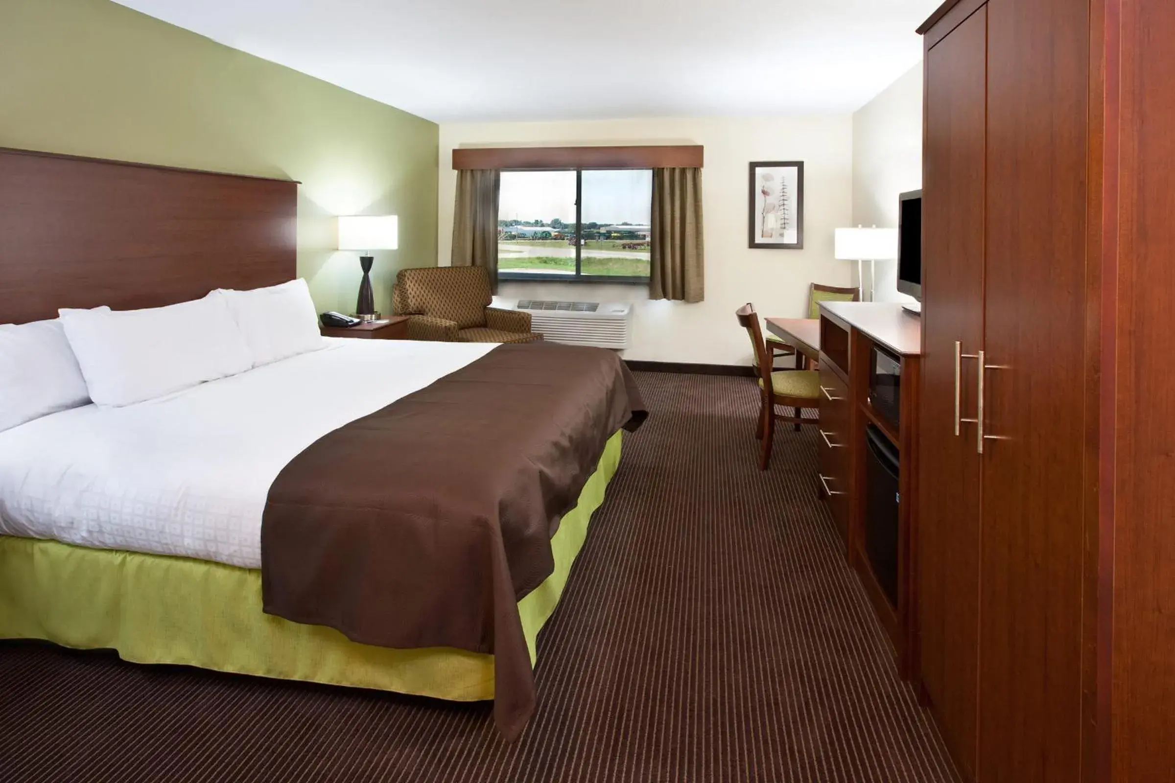 Photo of the whole room, Bed in AmericInn by Wyndham Osage