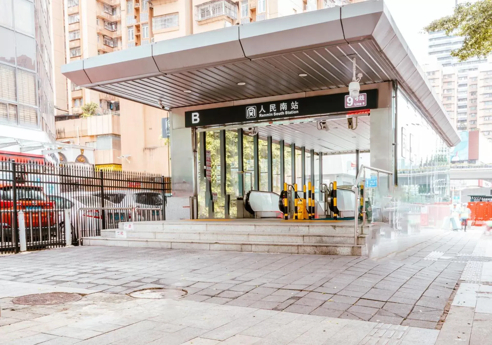 Facade/entrance in Shangri-La Shenzhen - Nearby Luohu Border, Outdoor Swimming Pool Facade/entrance in Shangri-La Shenzhen - Nearby Luohu Border, Outdoor Swimming Pool