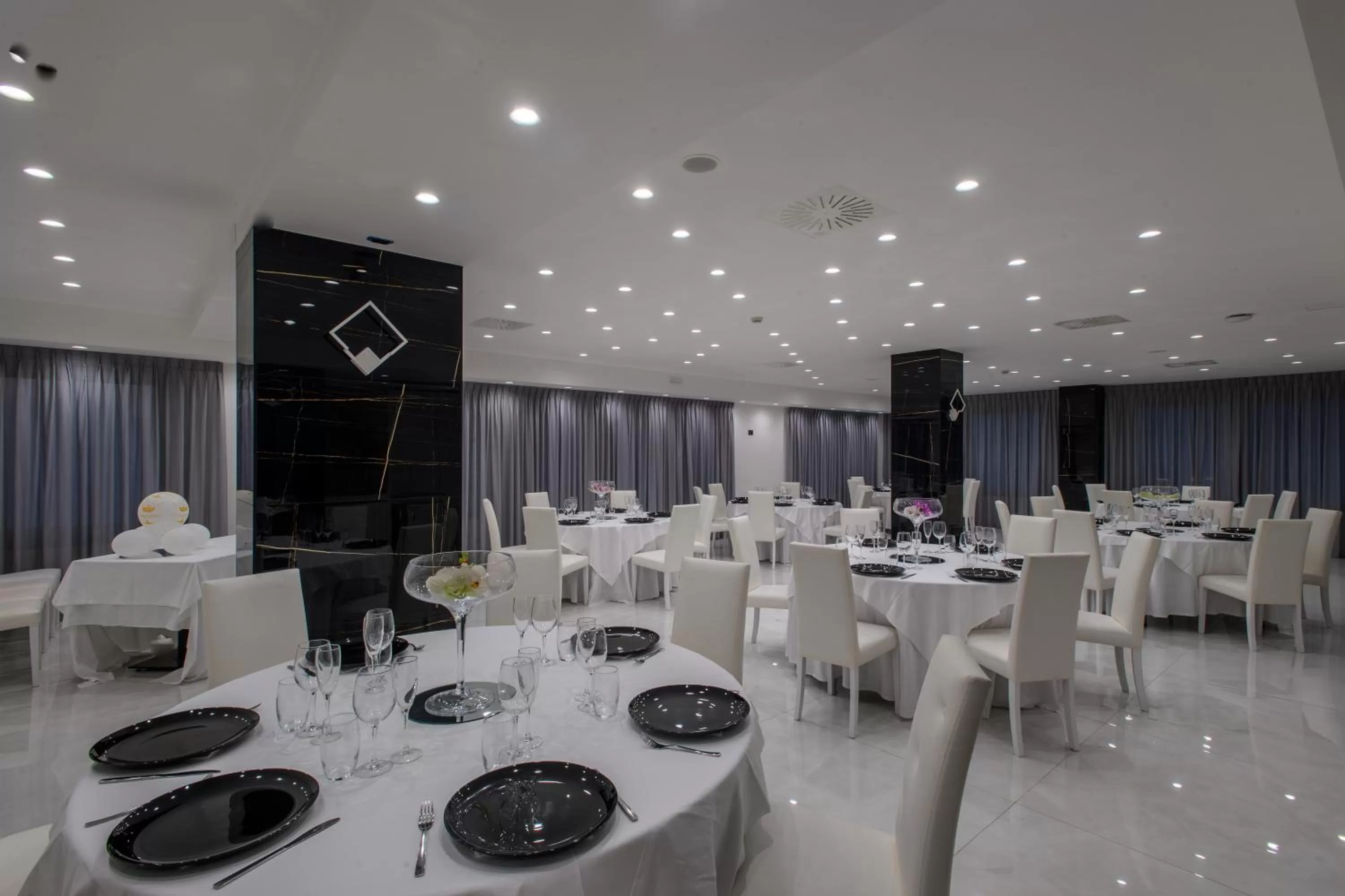 Restaurant/places to eat in Hotel Ancora