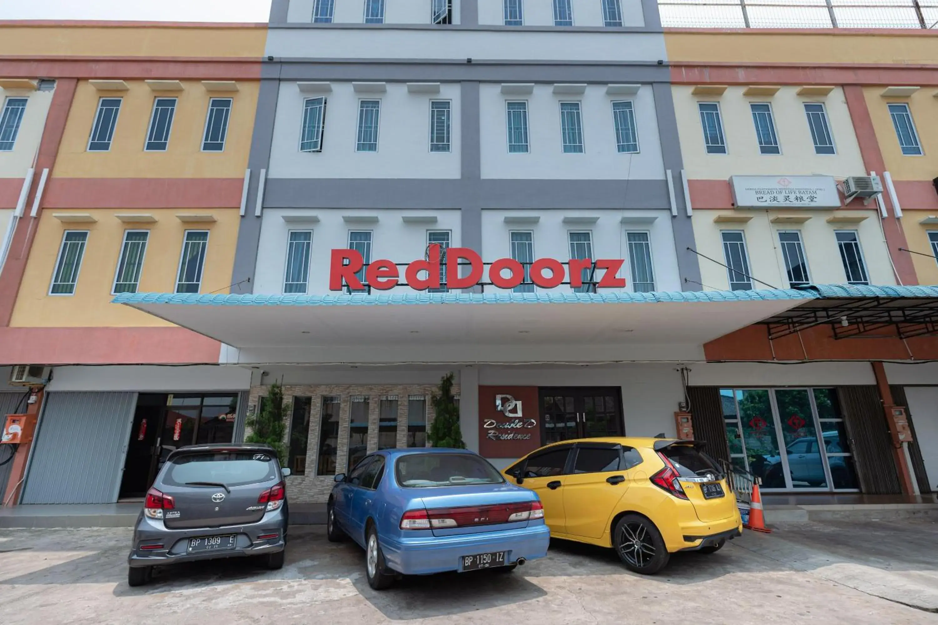 Property building in RedDoorz at Nagoya Indah Batam Property building in RedDoorz at Nagoya Indah Batam