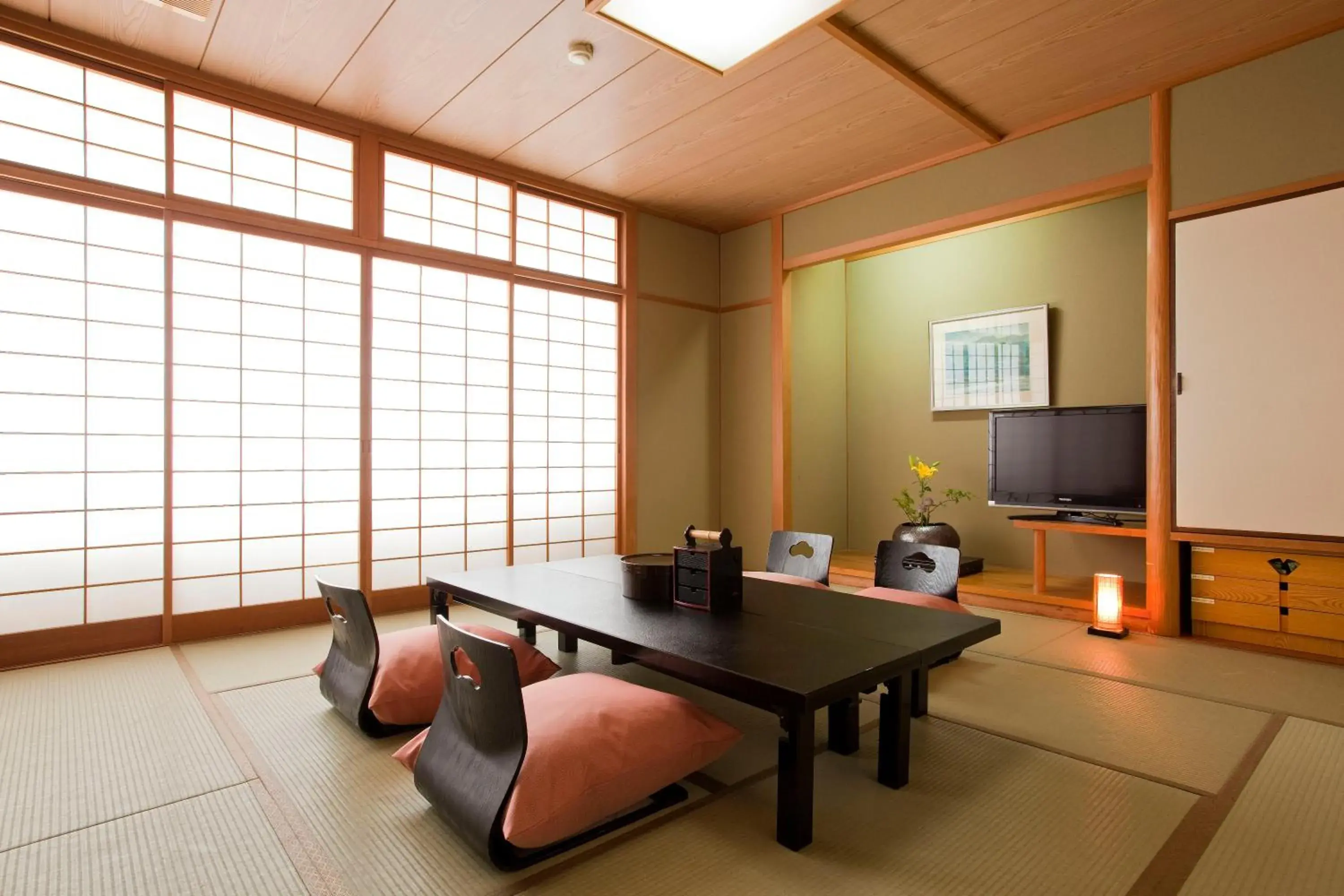 Photo of the whole room in Yamatoya Honten Ryokan Osaka Hotel