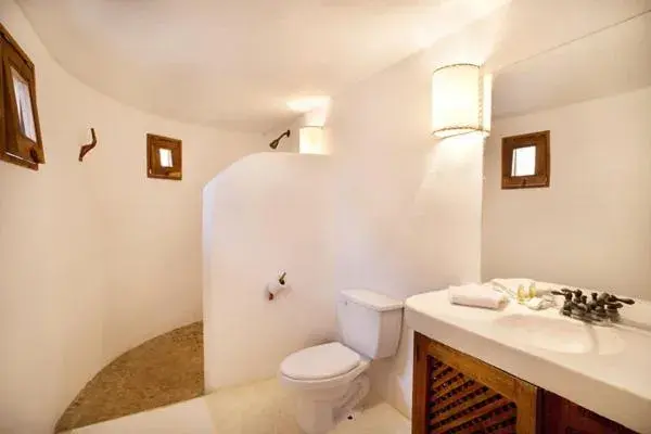 Bathroom in El Alquimista Yoga Spa