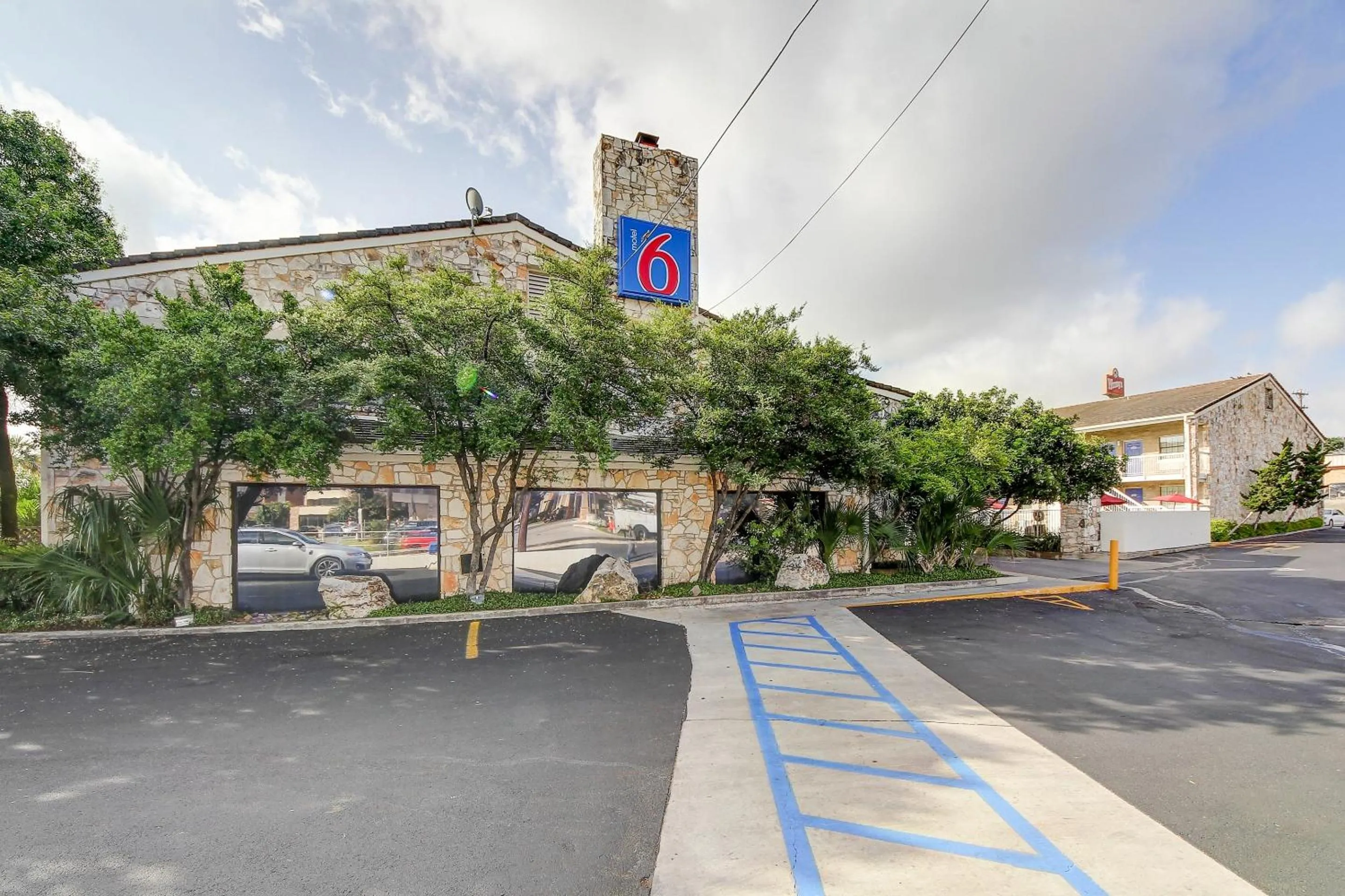 Property building in Motel 6-San Antonio, TX - Northwest Medical Center