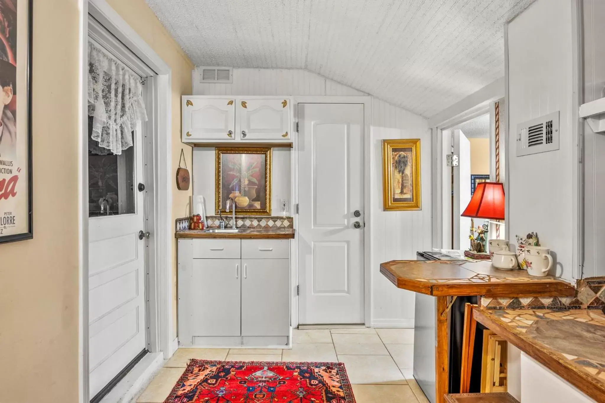 Bedroom, Kitchen/Kitchenette in Goodbread House Bed and Breakfast