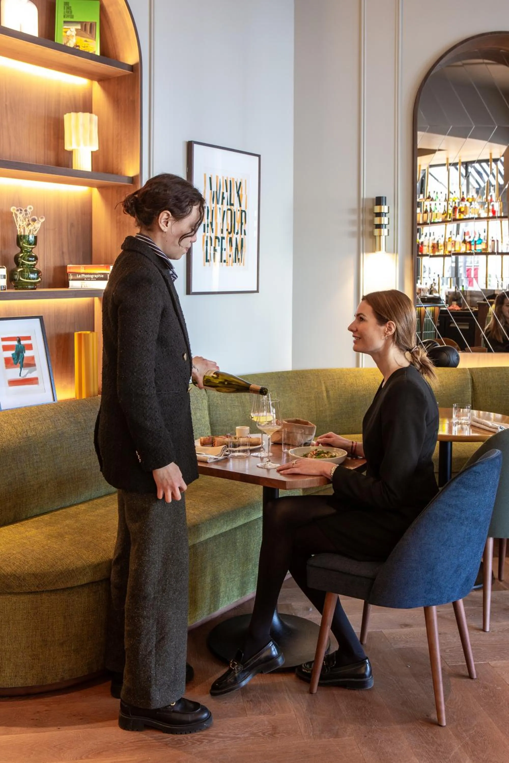 Restaurant/places to eat in ibis Styles Paris Gare du Nord TGV