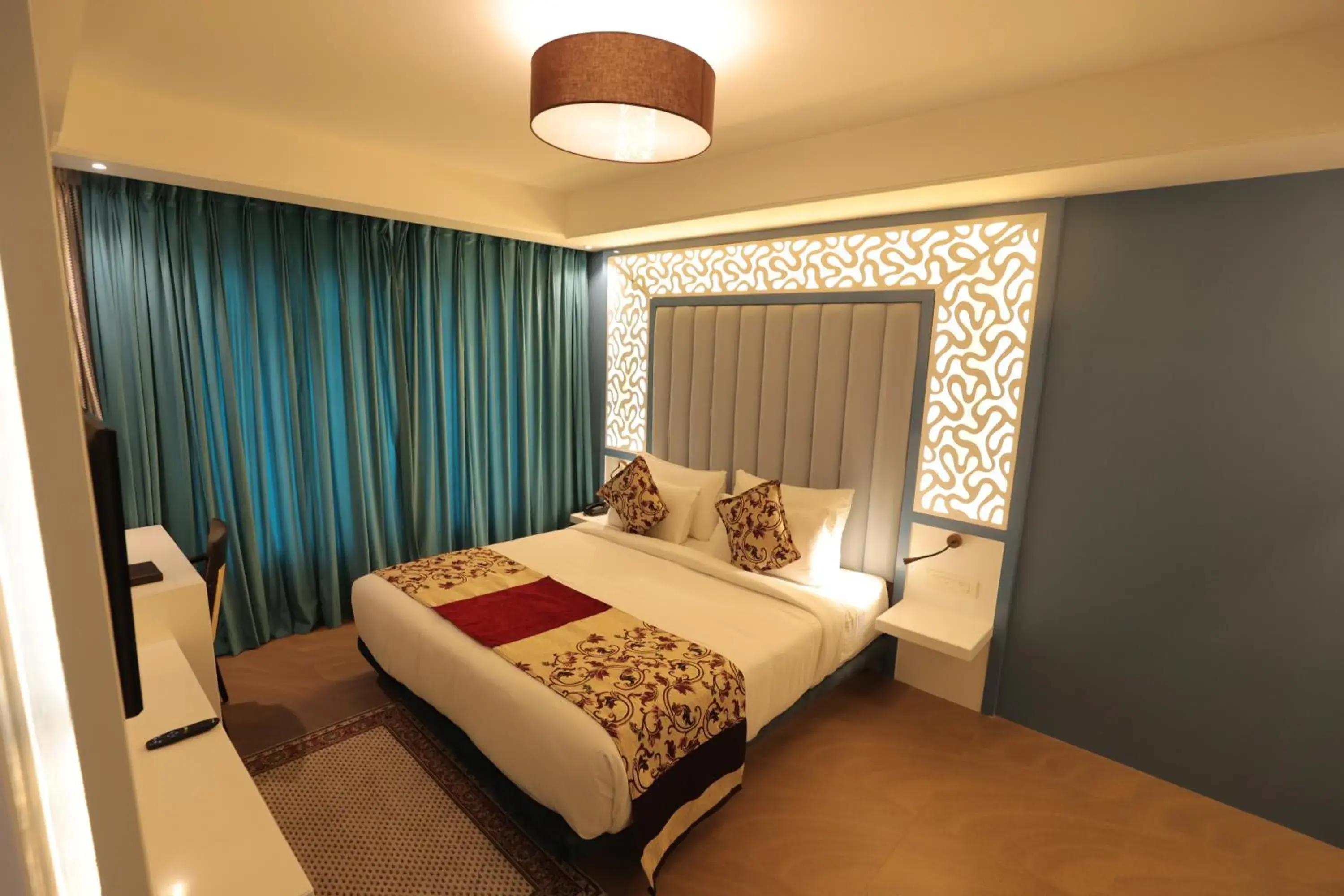 Bedroom, Bed in Clarion Inn Indore
