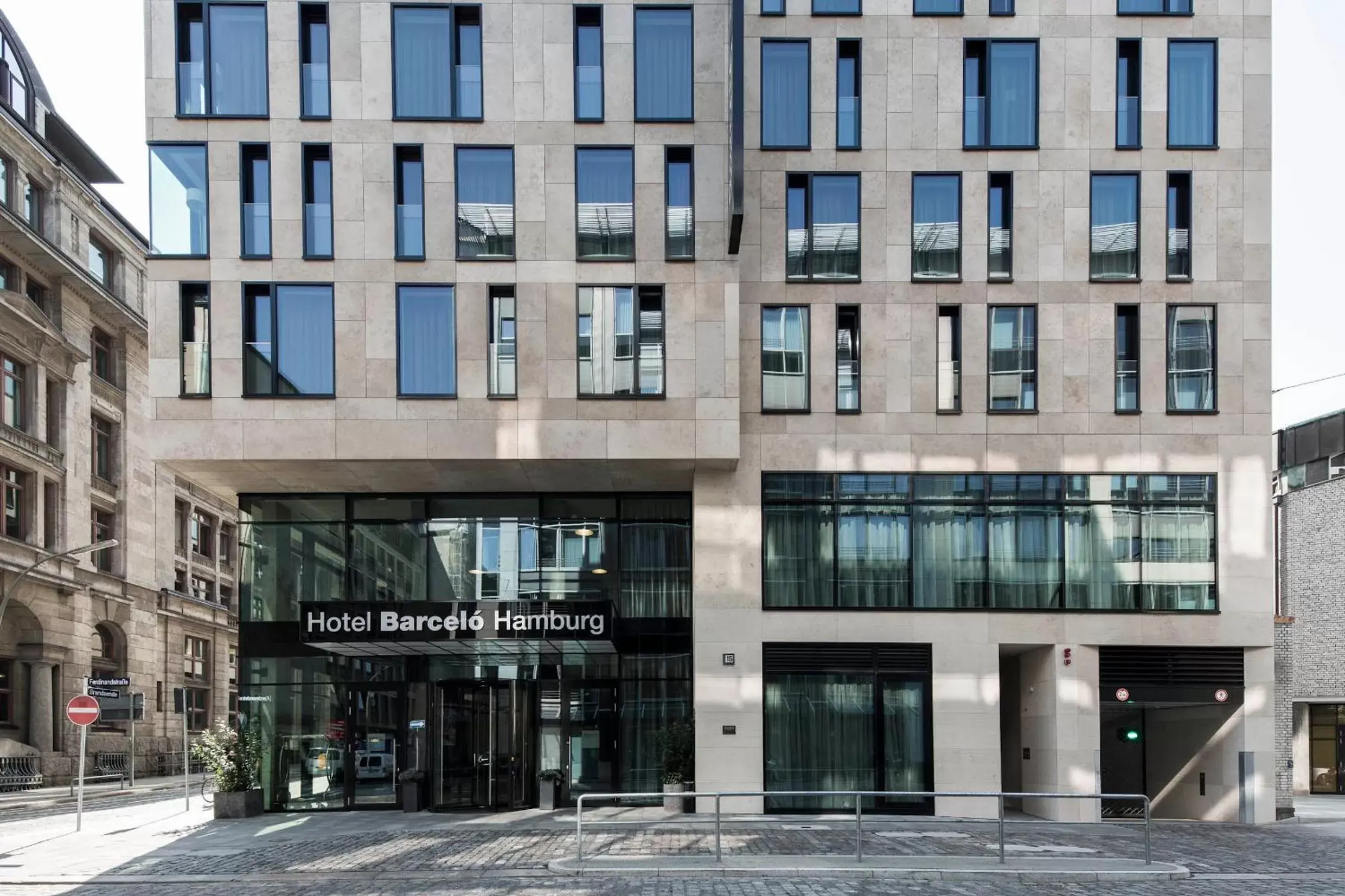 Facade/entrance, Property Building in Barceló Hamburg