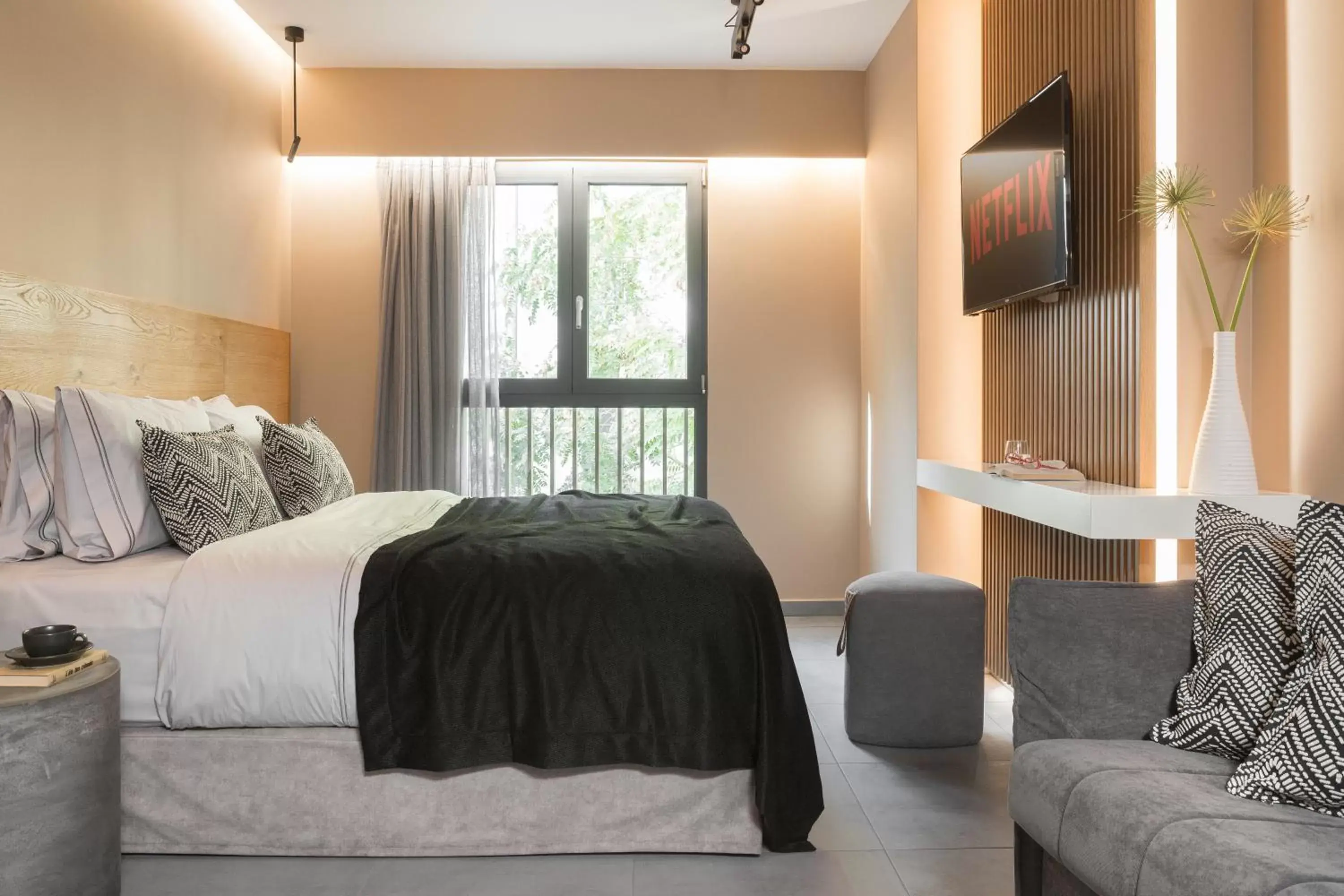 Bed in 11 Enteka Acropolis Suites