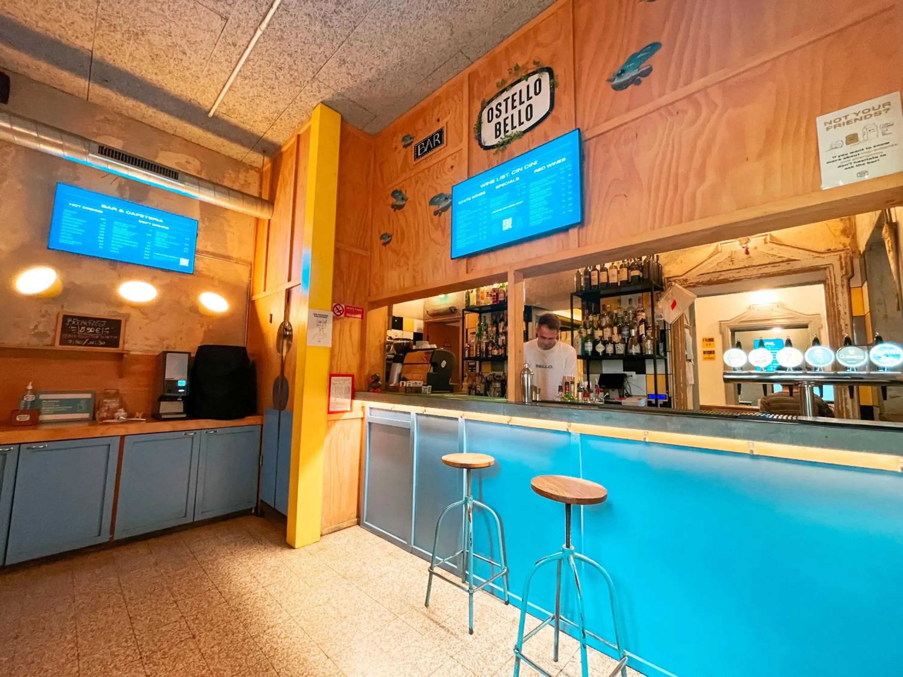 Lobby or reception, Lounge/Bar in Ostello Bello Lake Como