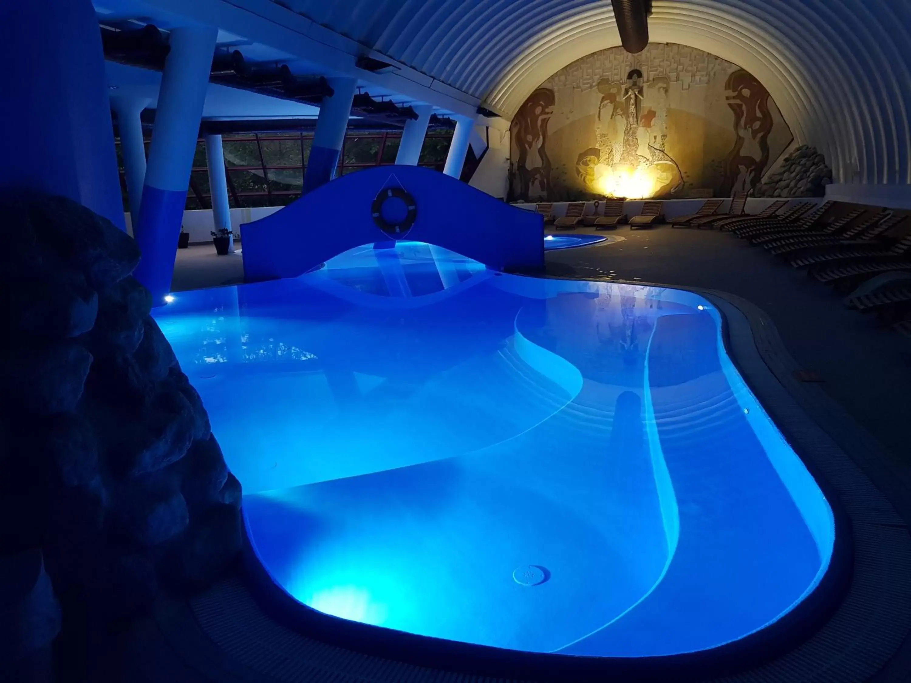 Hot Tub in Family Hotel Schloss Rosenegg