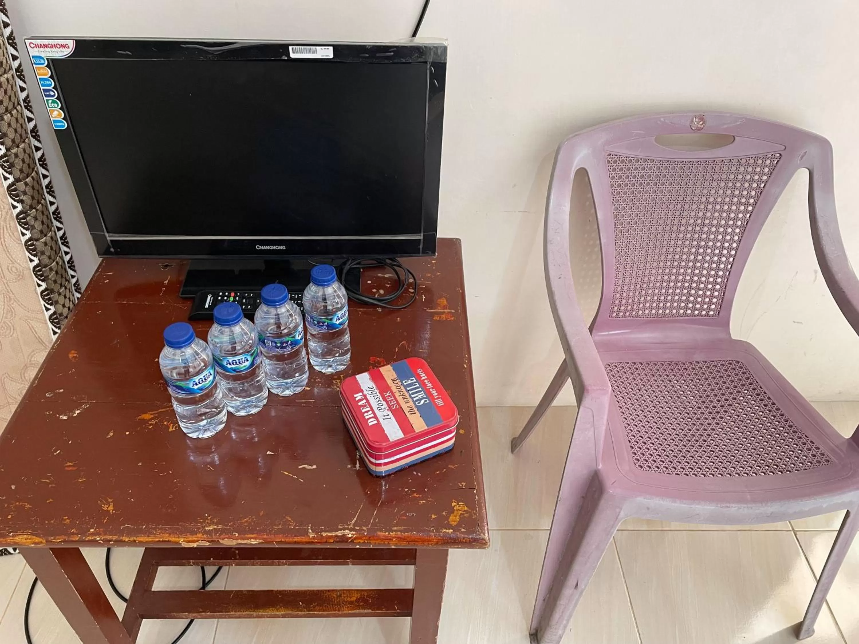 TV/Entertainment Center in Valencia Homestay Redpartner