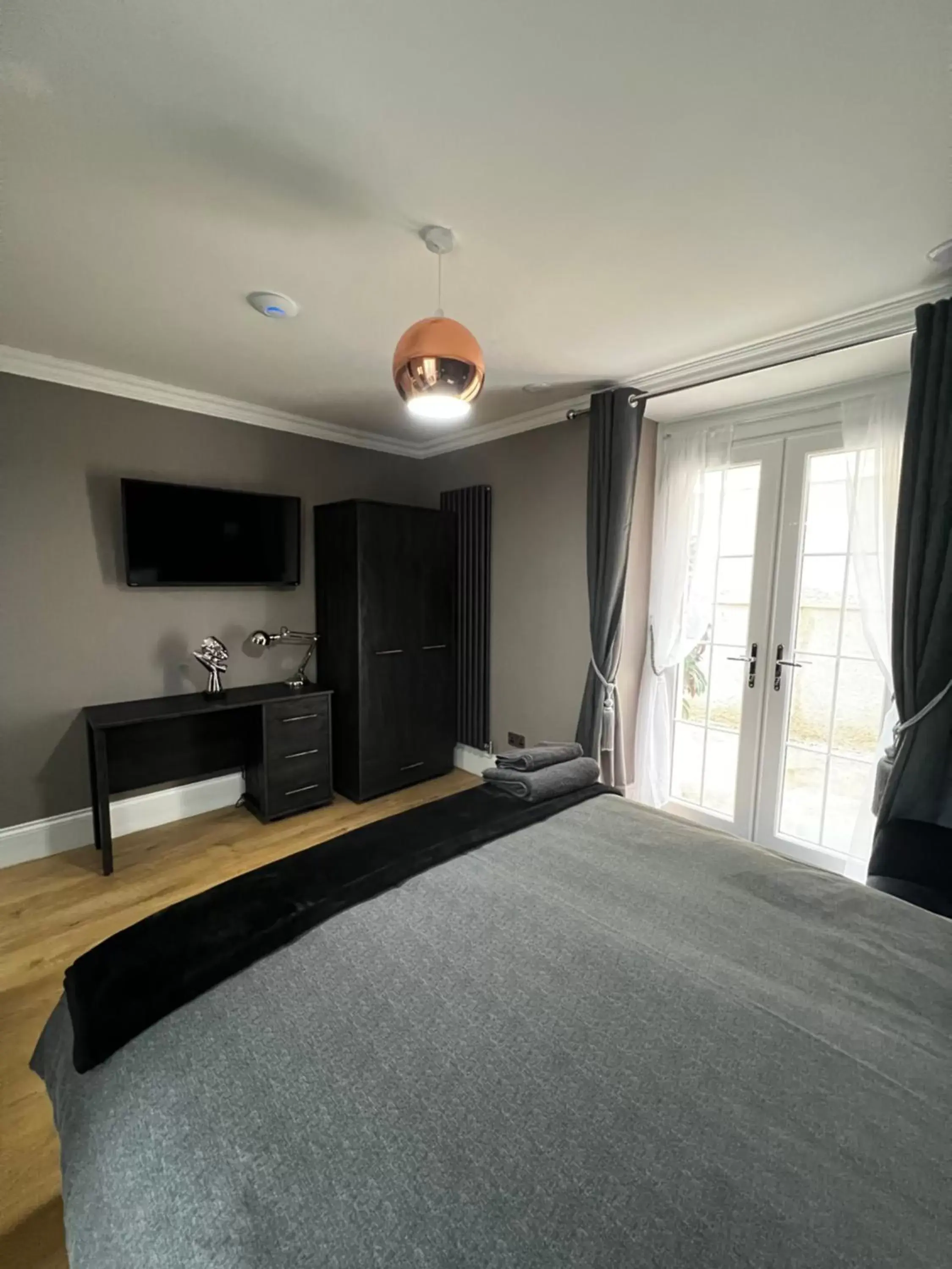 TV and multimedia, Bed in Amani Apartments - Glasgow City Centre