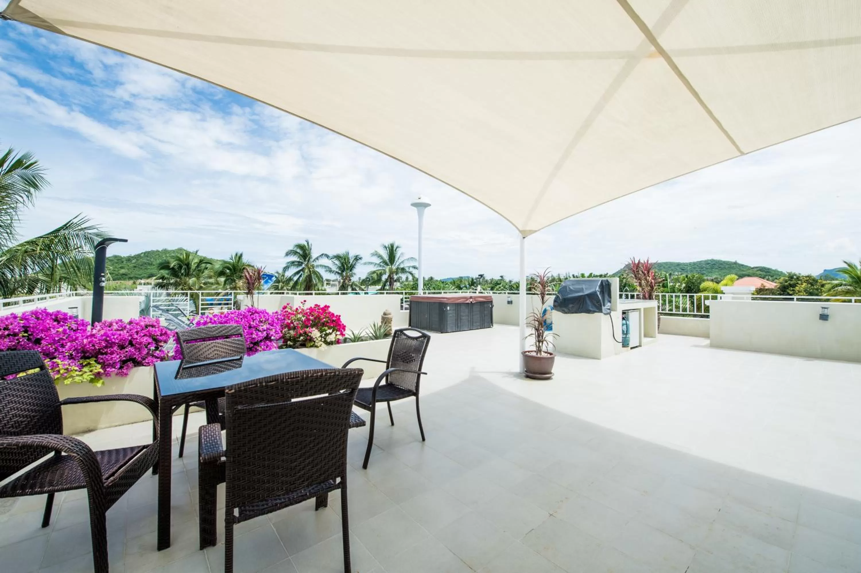 Day in Oriental Beach Pearl Resort