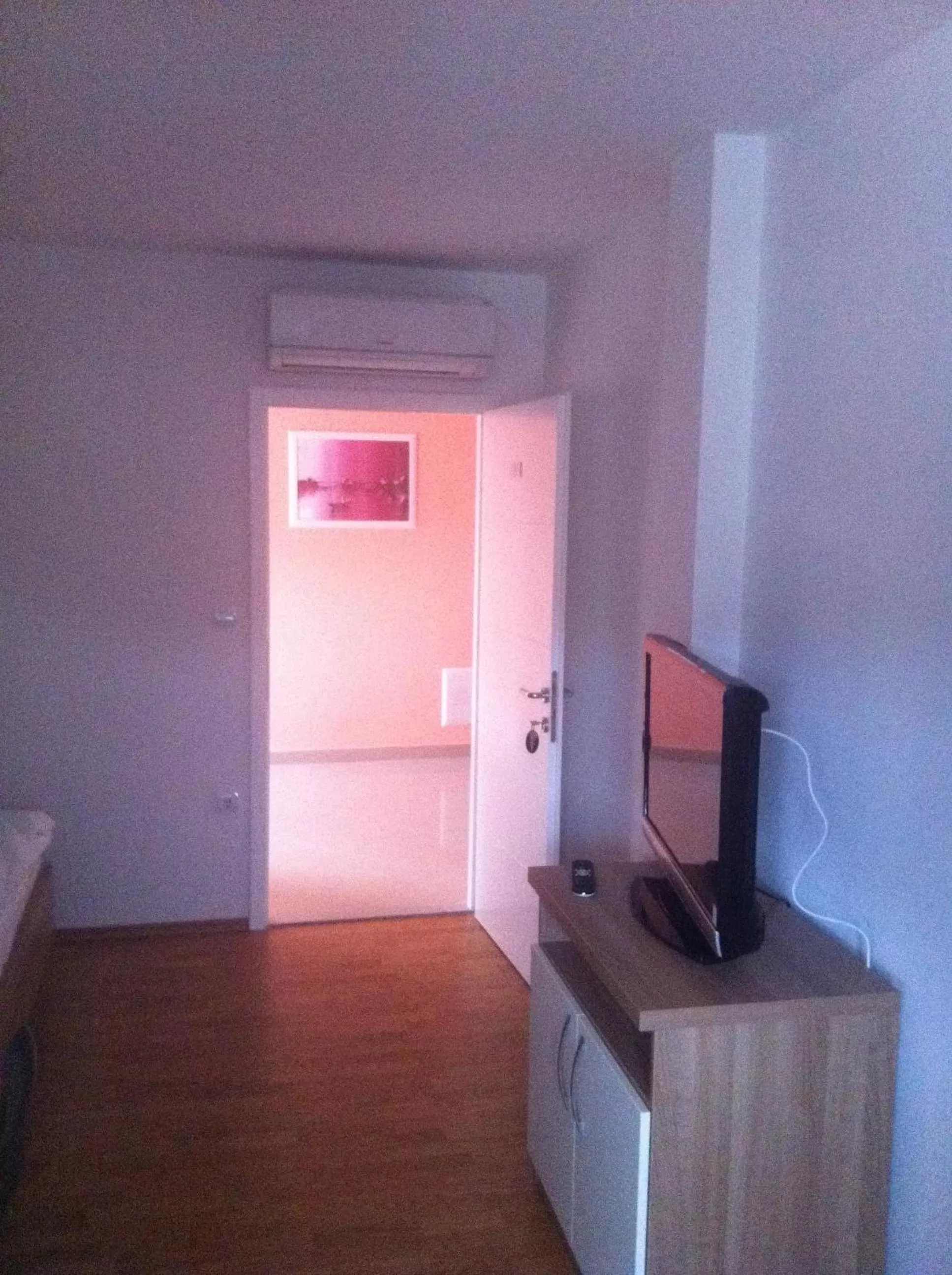 TV and multimedia, TV/Entertainment Center in Lugarnica