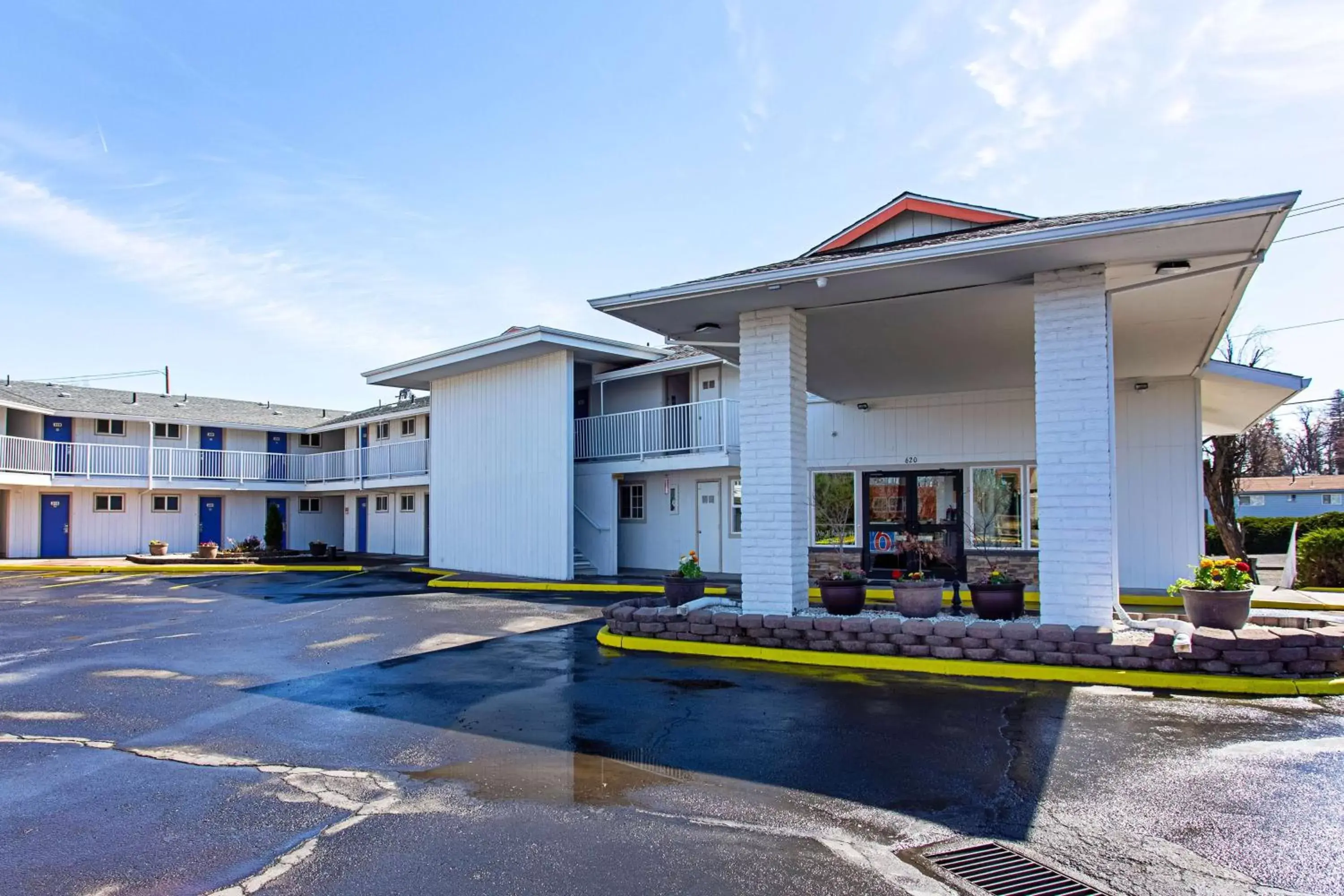 Property Building in Motel 6 Pendleton, OR - West