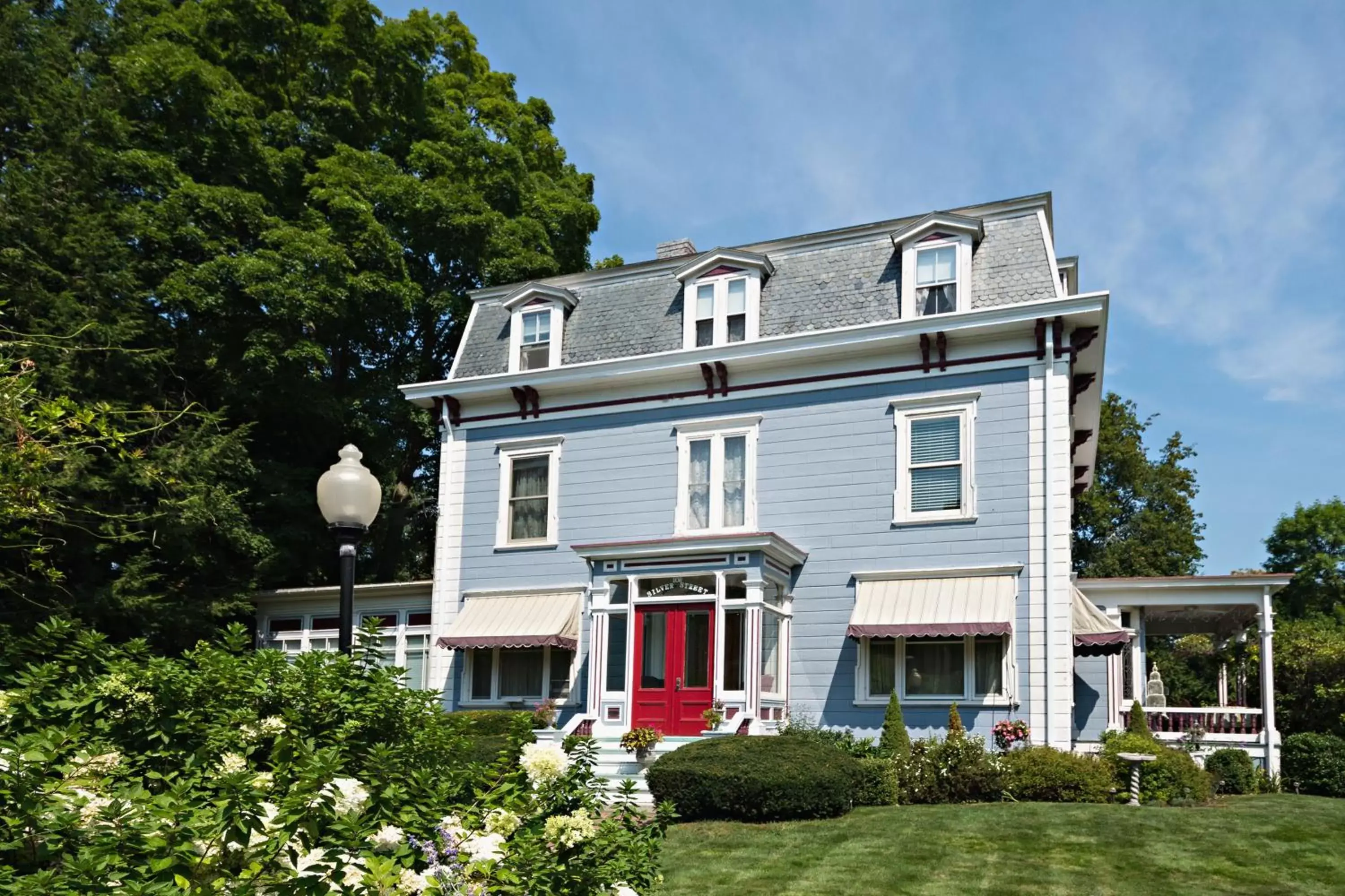 Property Building in Silver Fountain Inn