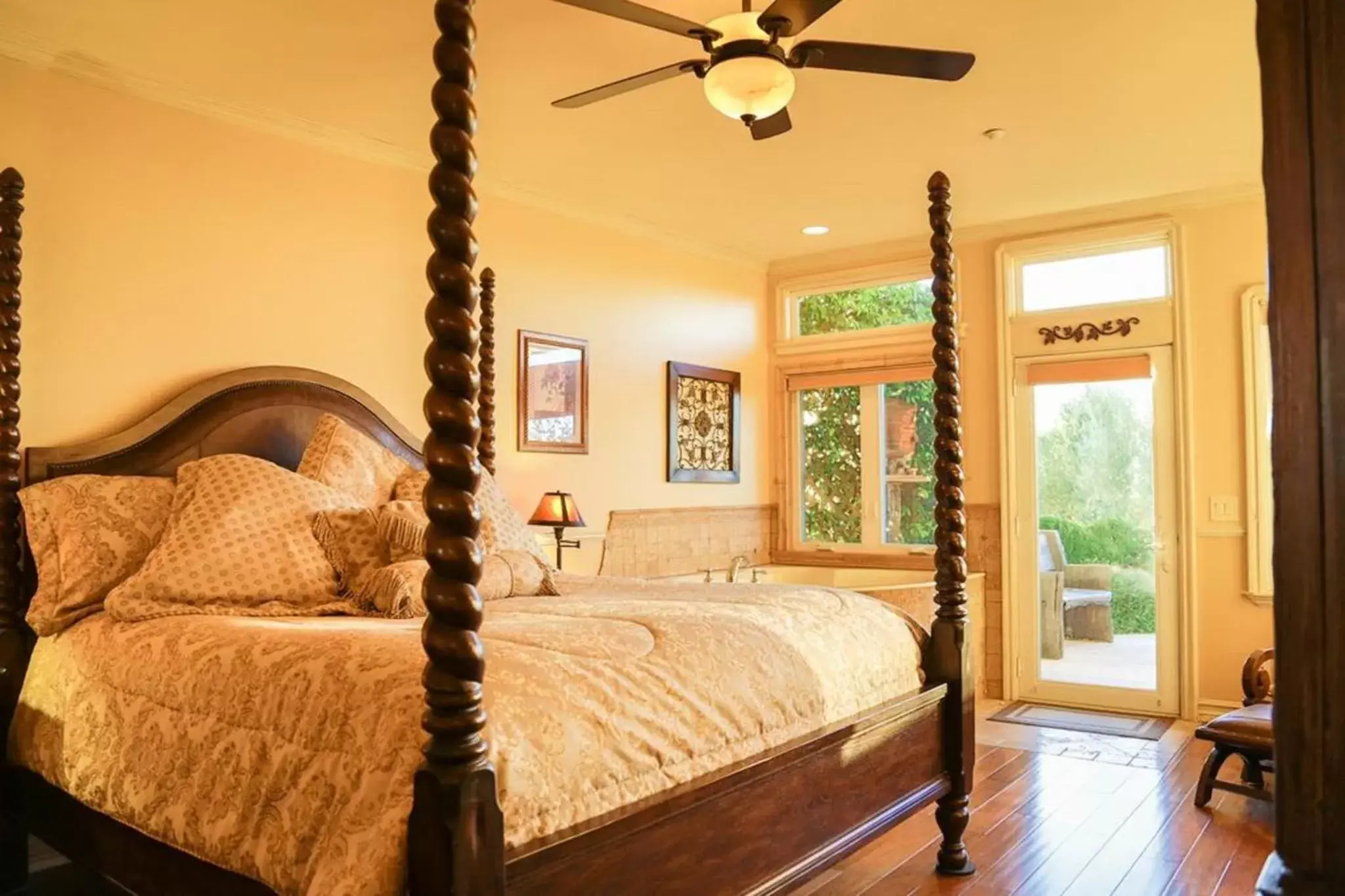Bedroom, Bed in High Ridge Manor