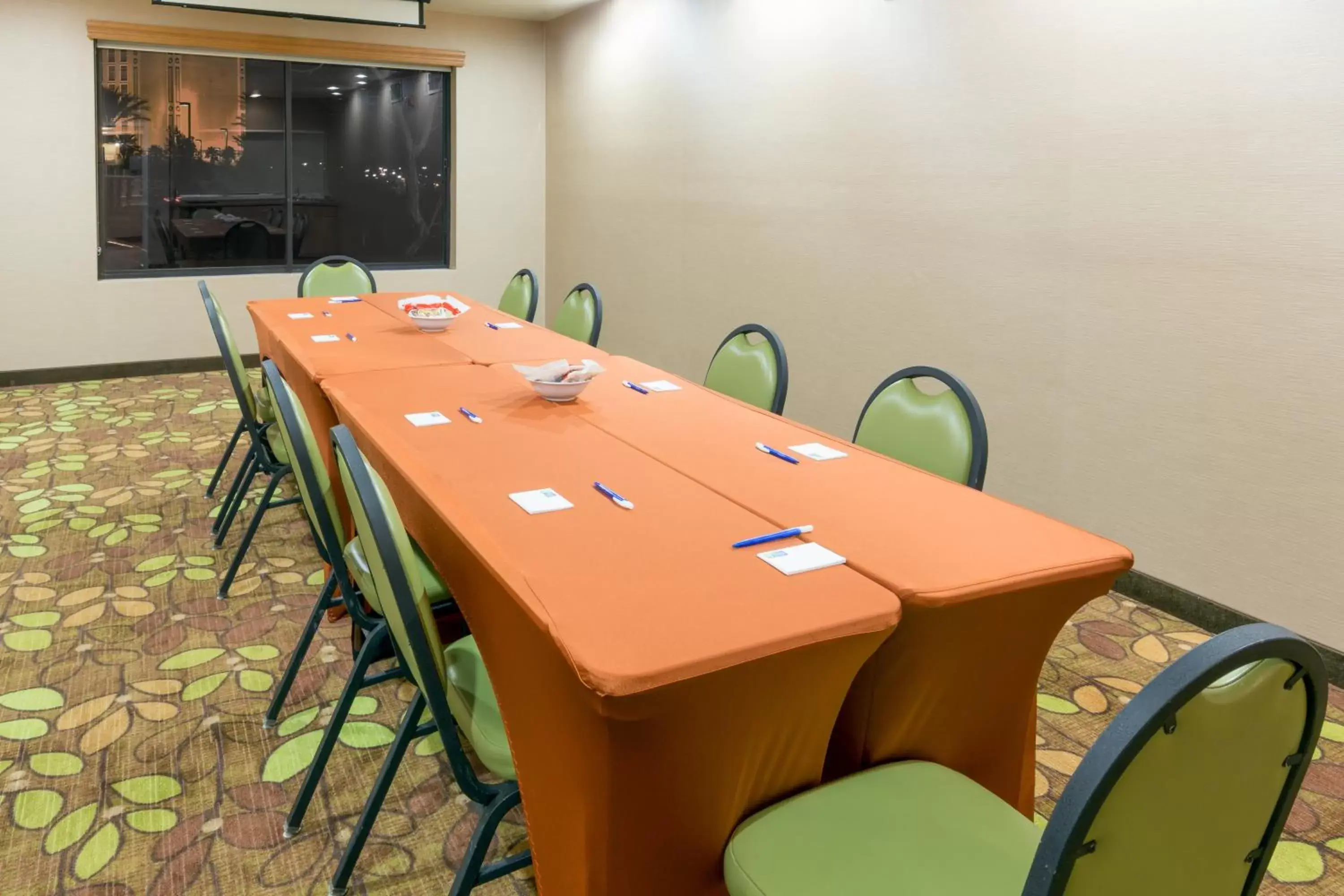 Meeting/conference room in Holiday Inn Express Hotel and Suites - Henderson, an IHG Hotel