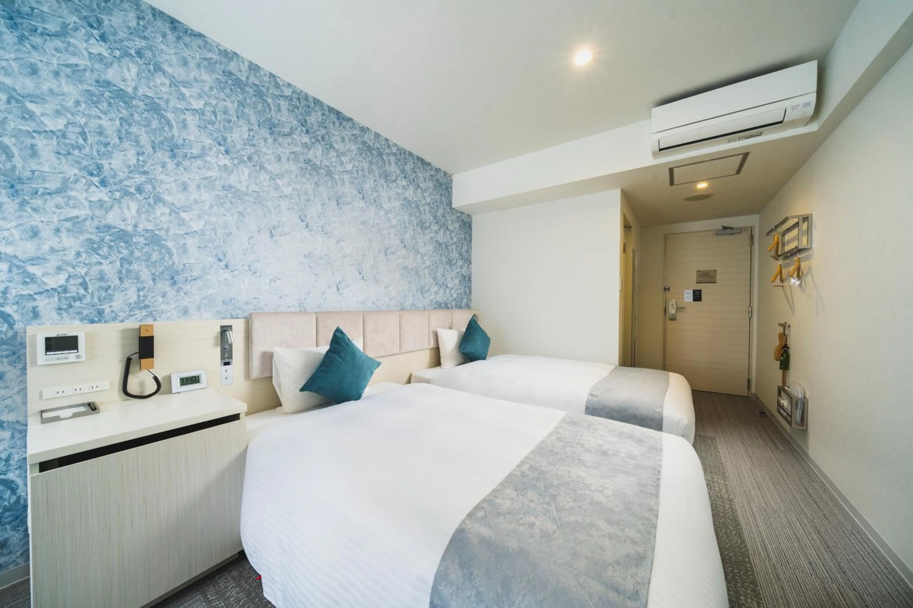 Bed in Rembrandt Style Naha