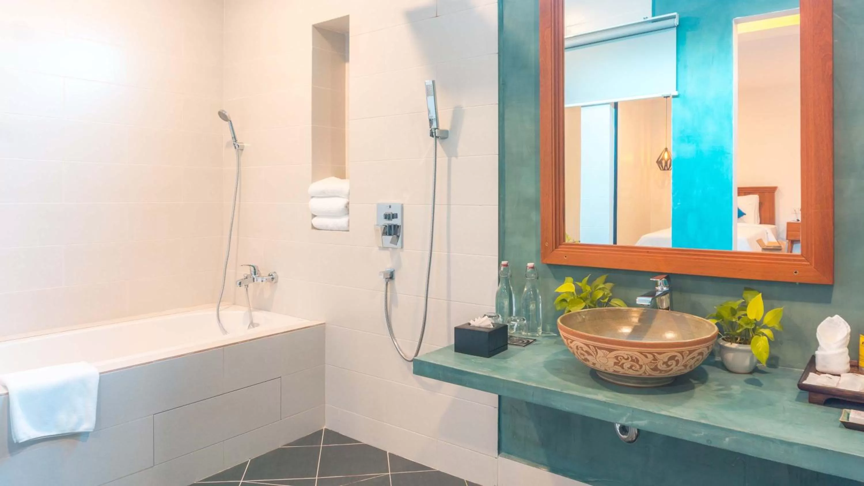 Shower in Angkor Aurora