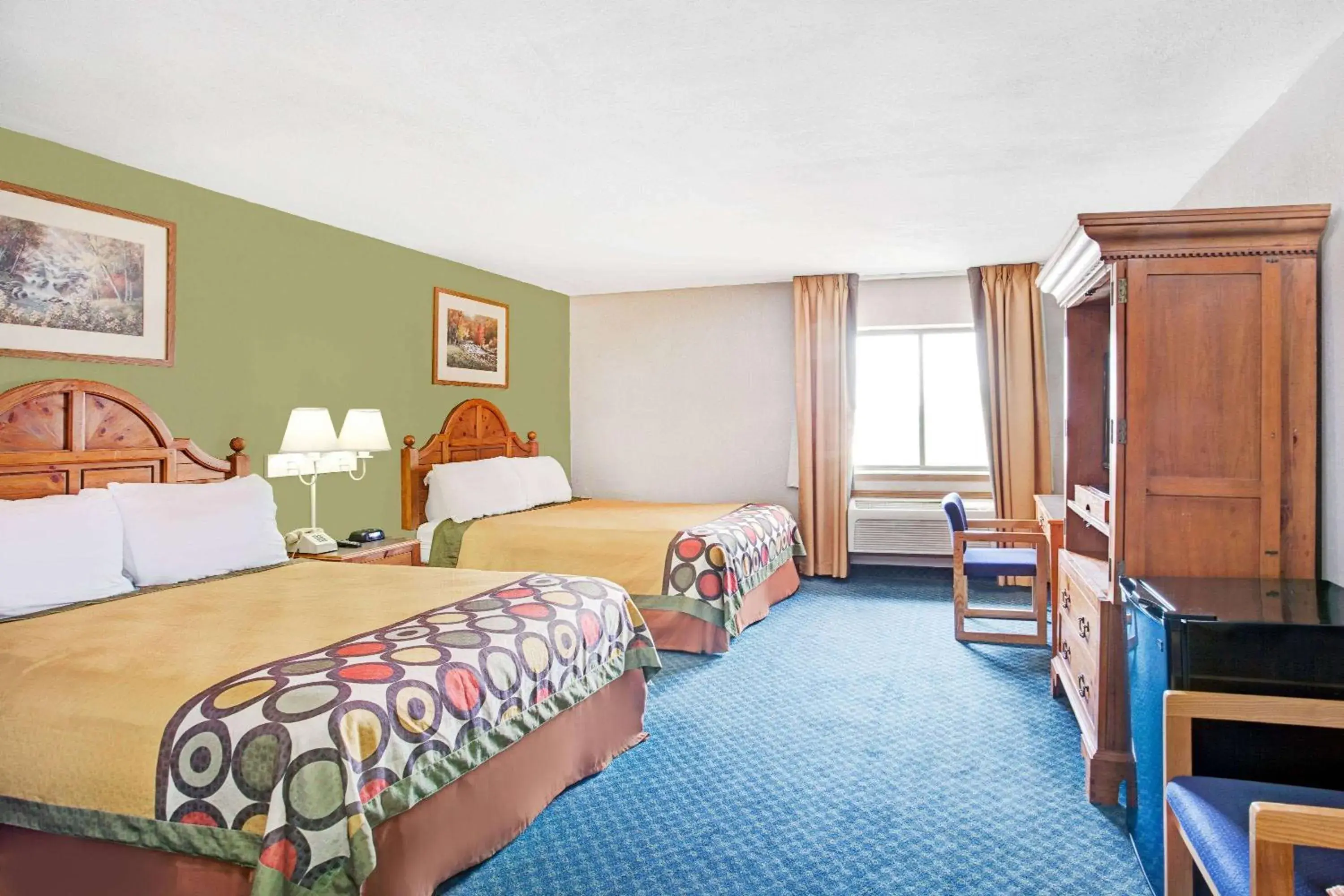 Photo of the whole room, Bed in Super 8 by Wyndham West Memphis