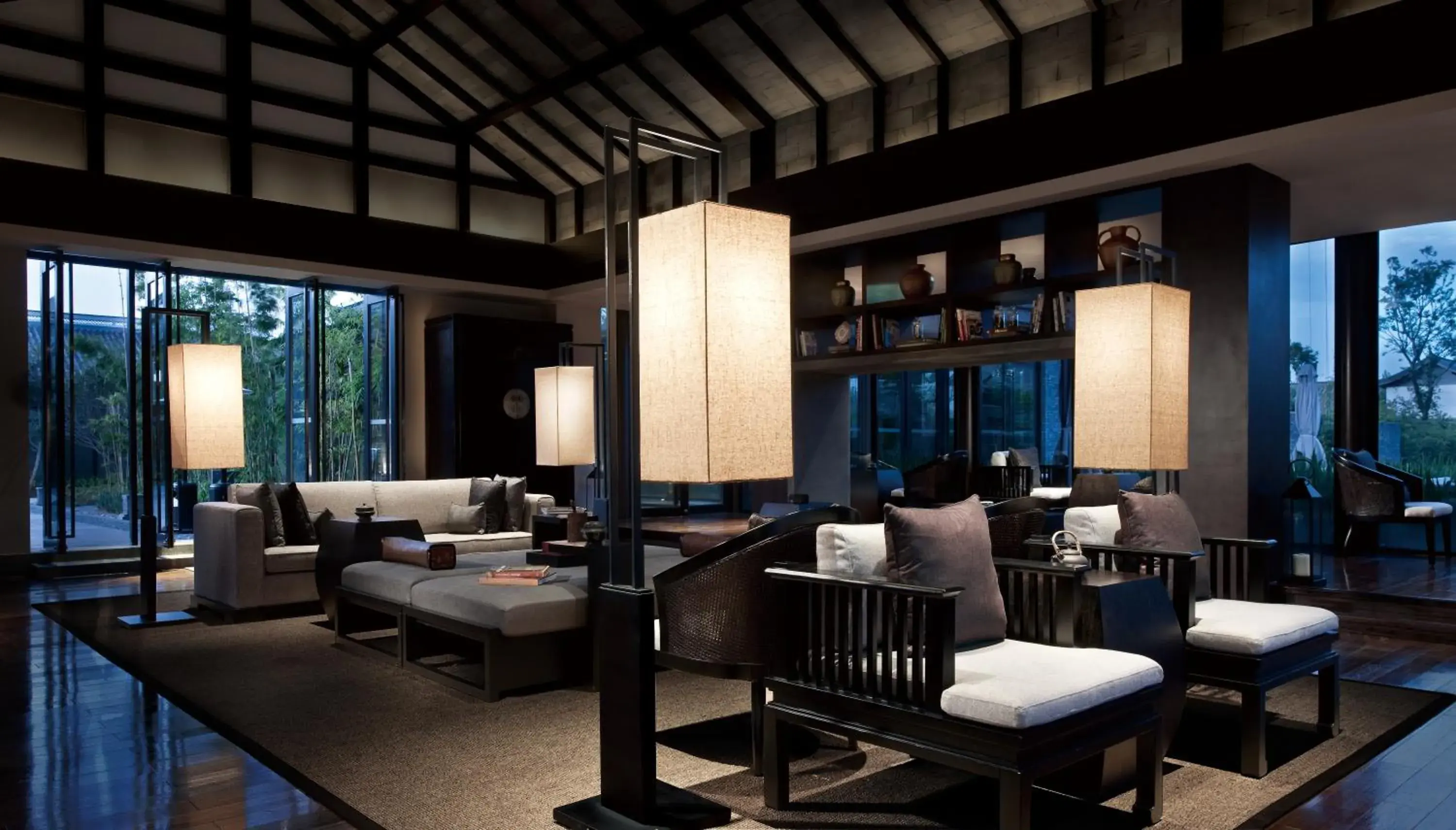 Lounge or bar in Pullman Lijiang Resort & Spa Lounge or bar in Pullman Lijiang Resort & Spa