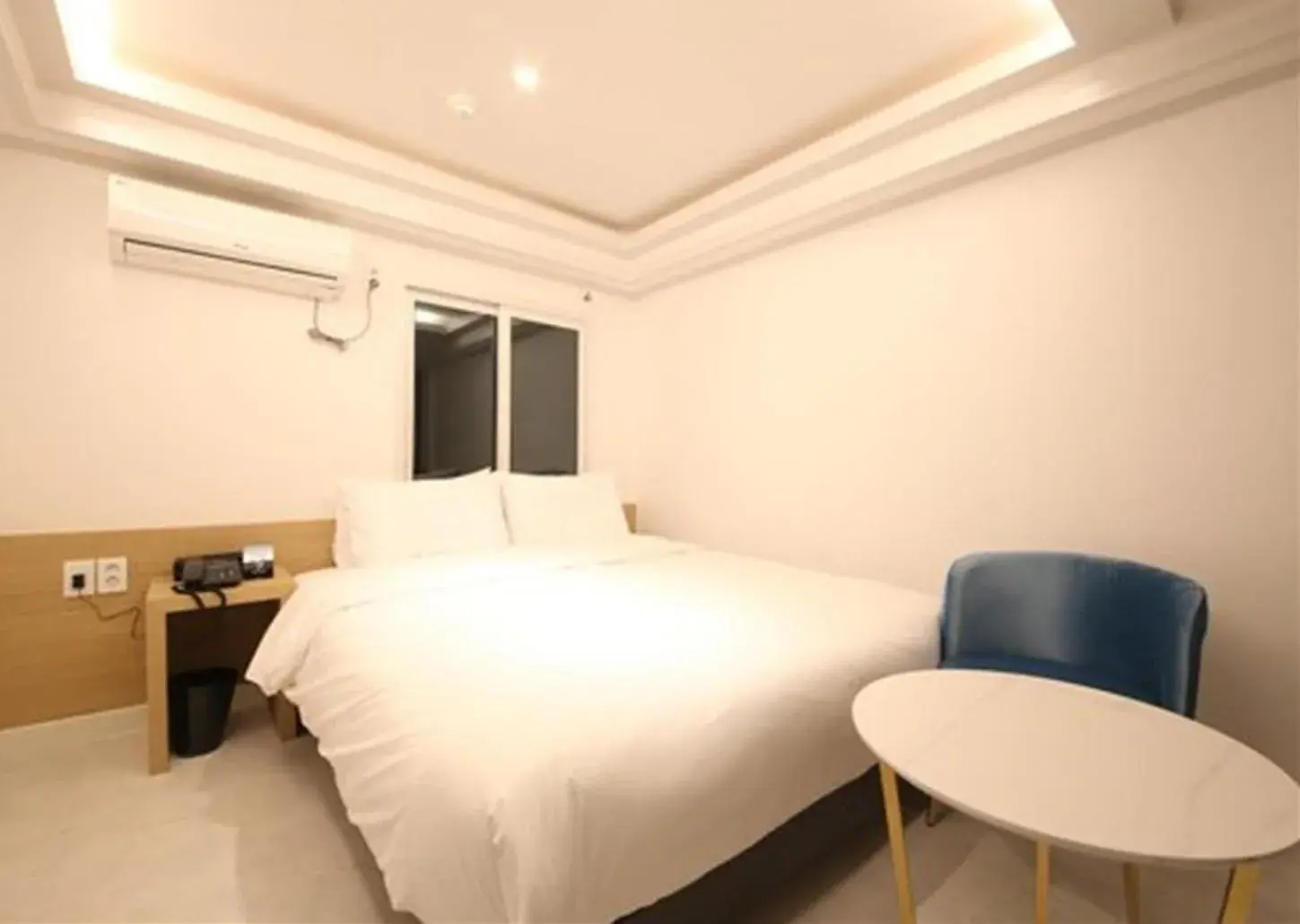 Photo of the whole room, Bed in Busan Seomyeon Business Hotel J7                                                                