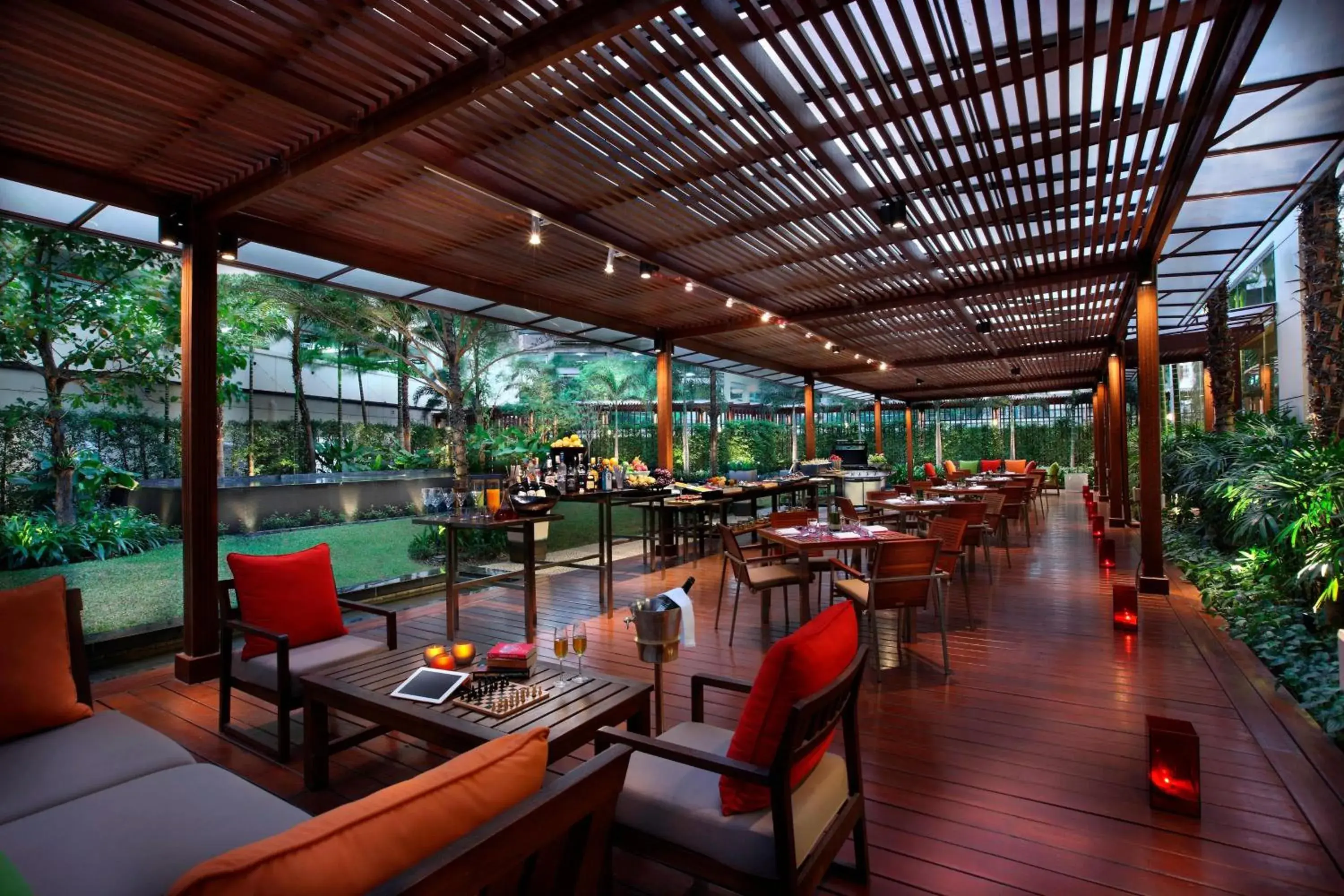 Lounge or bar, Restaurant/Places to Eat in Marriott Executive Apartments Sukhumvit Park