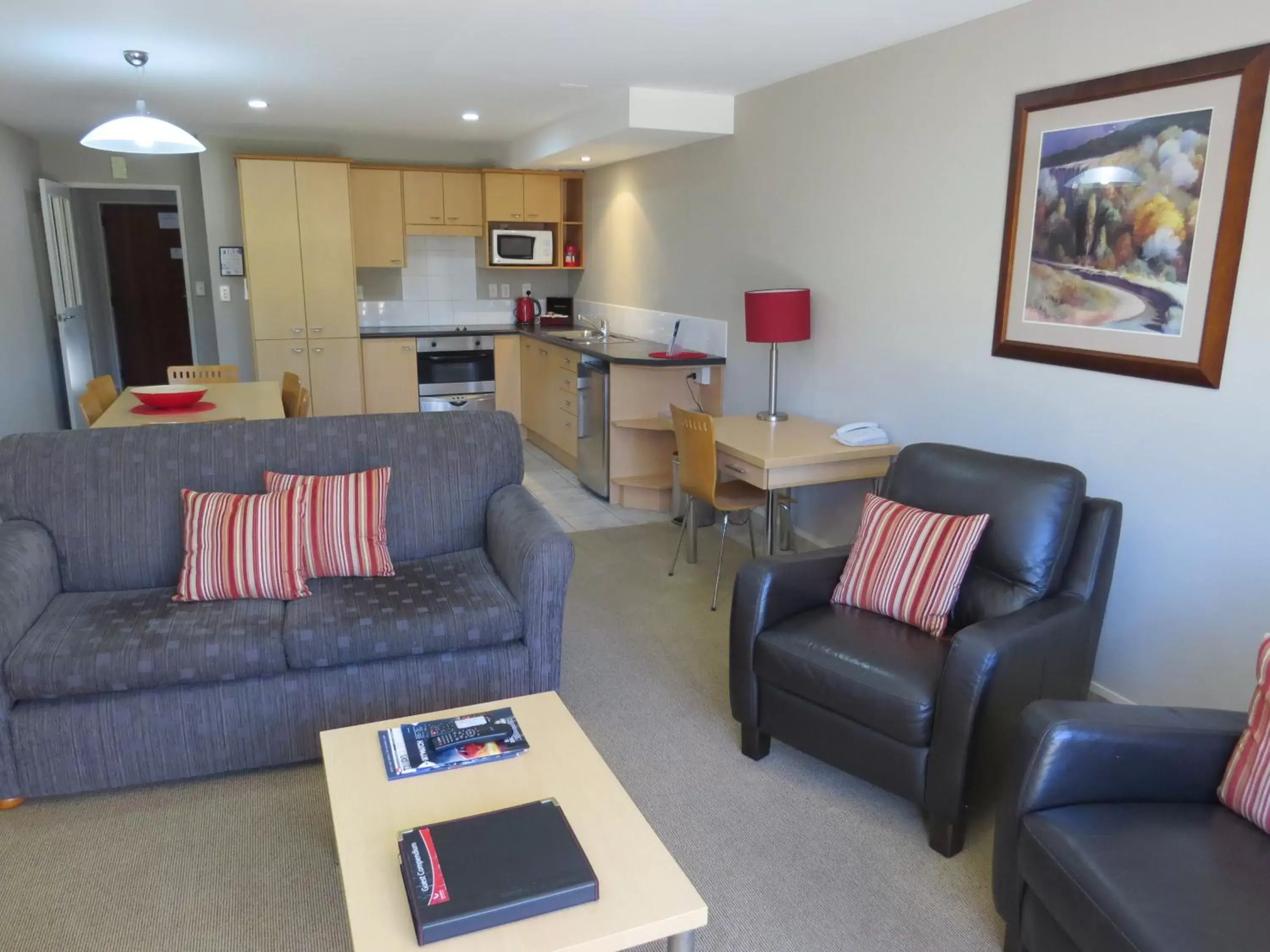 Kitchen or kitchenette, Seating Area in Voyager Apartments Taupo