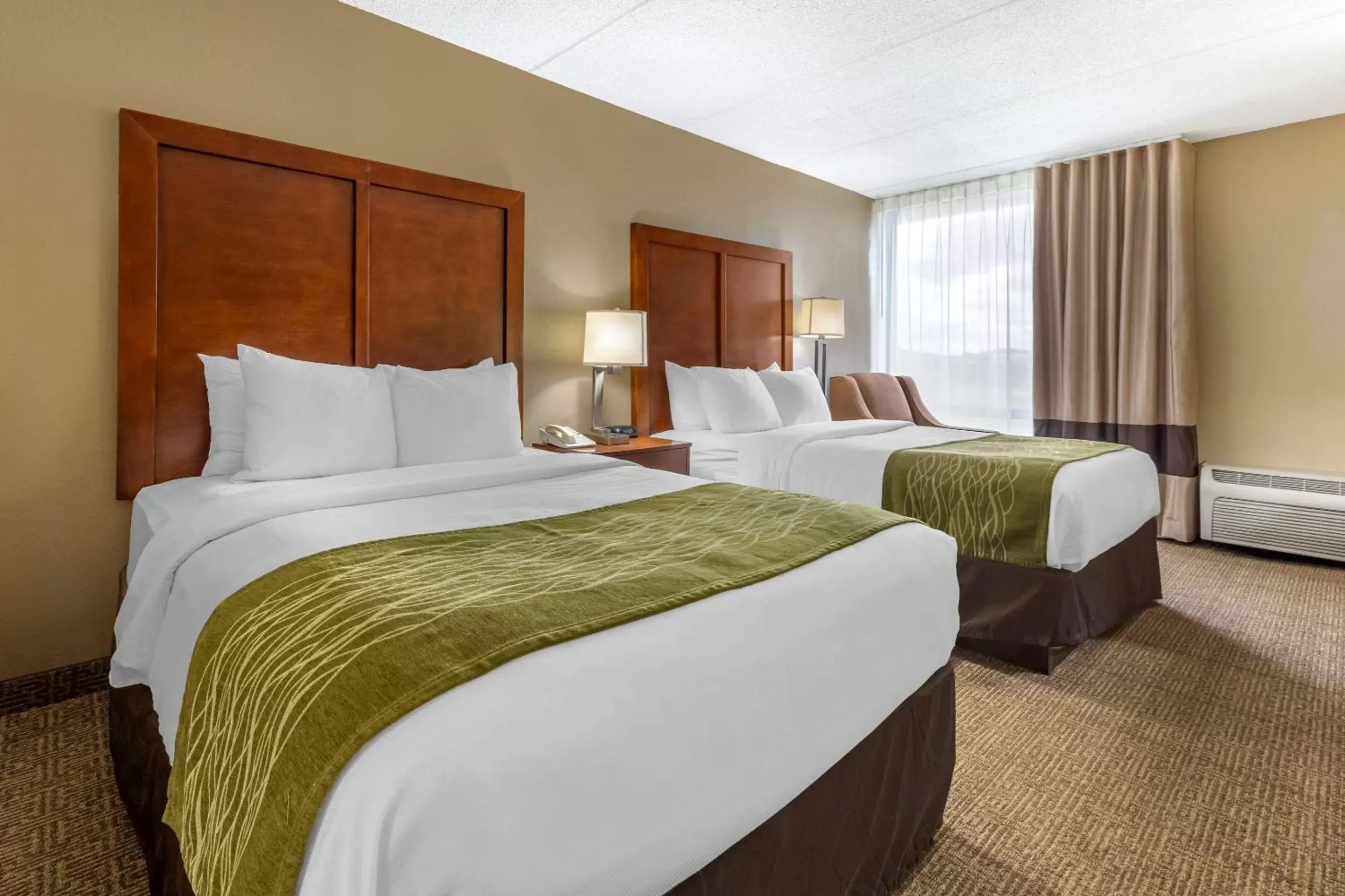 Photo of the whole room, Bed in Comfort Inn Cranberry Township