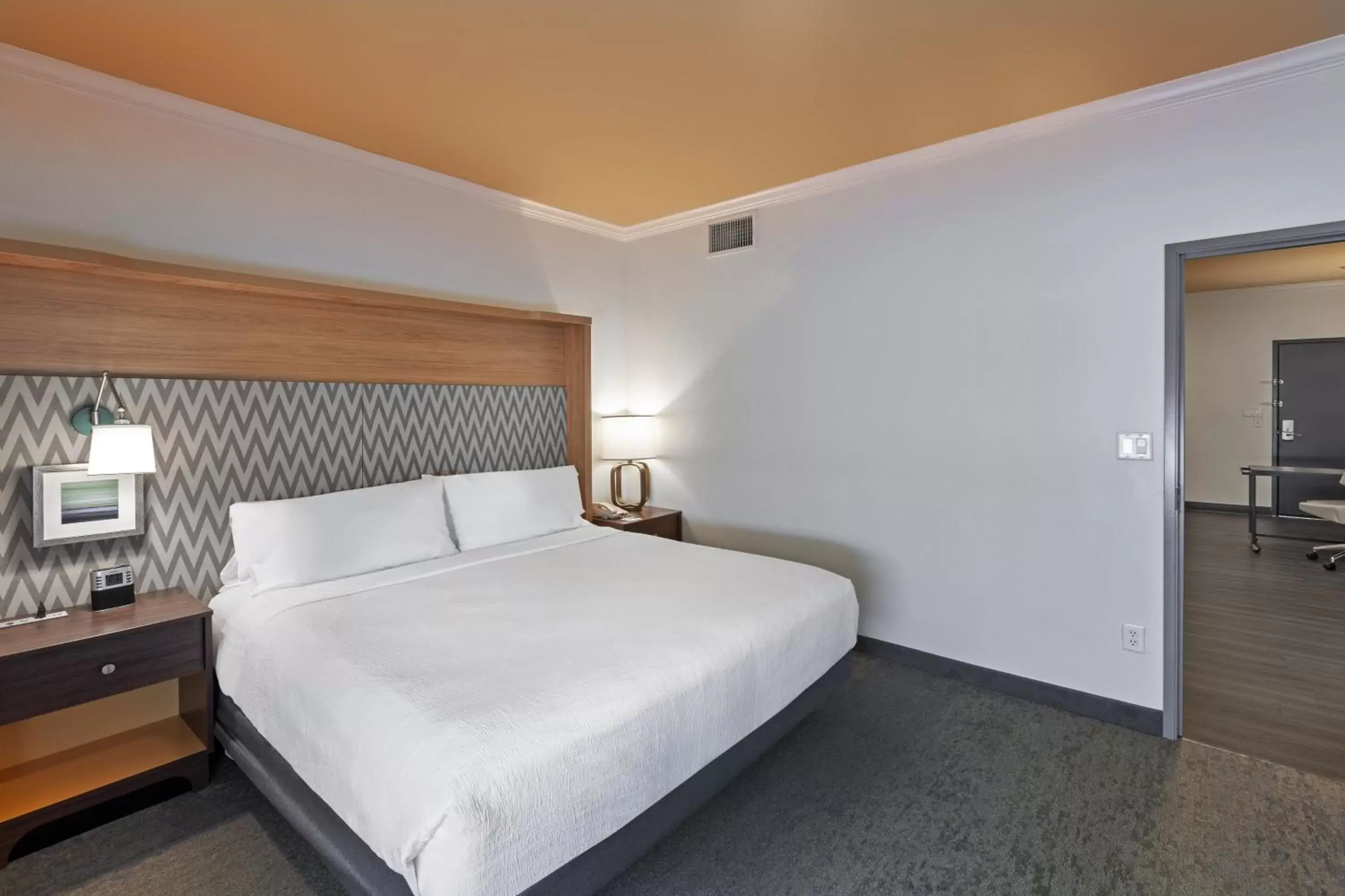 Photo of the whole room, Bed in Holiday Inn & Suites McKinney - N Allen, an IHG Hotel