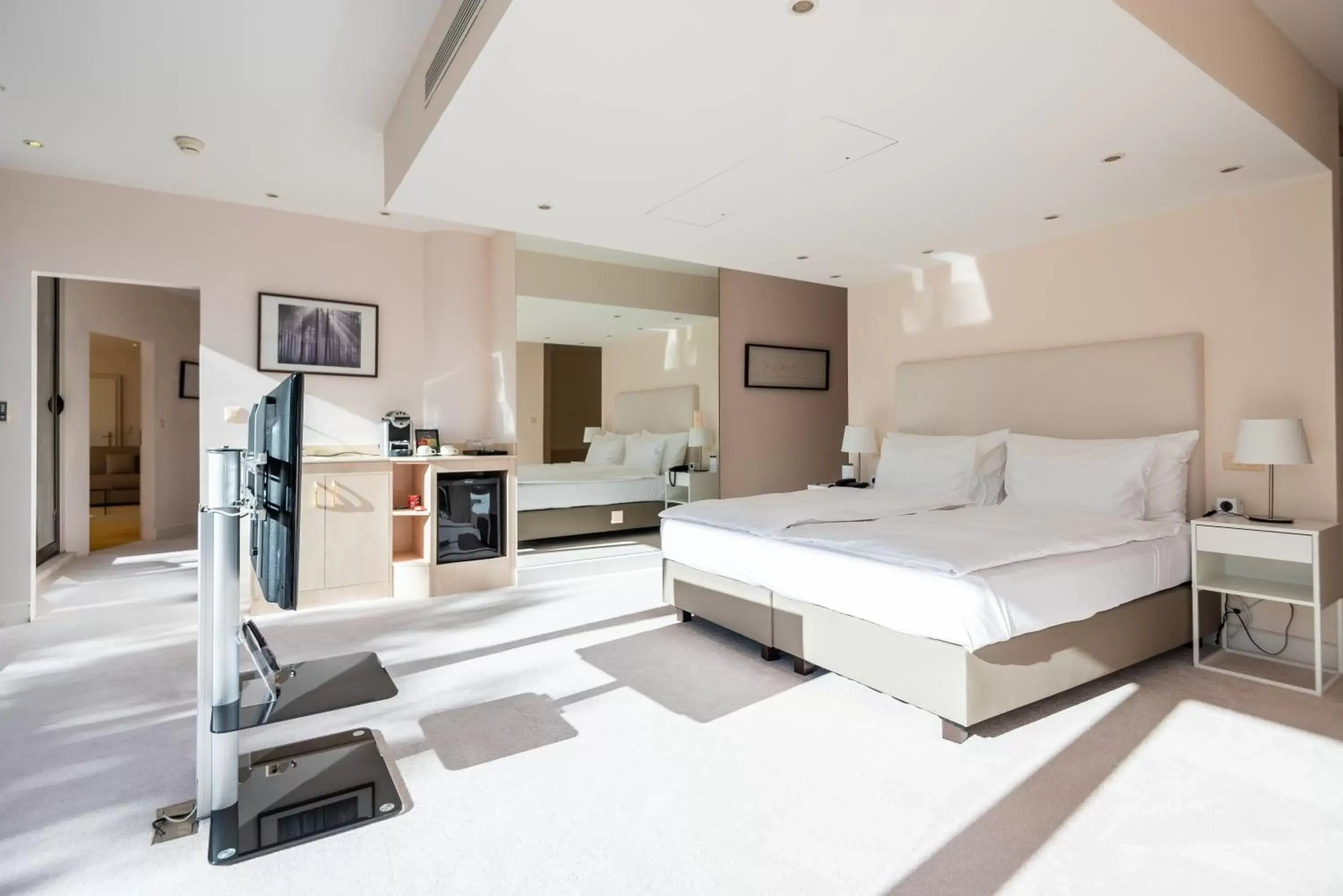 Bedroom in Royal Plaza Montreux