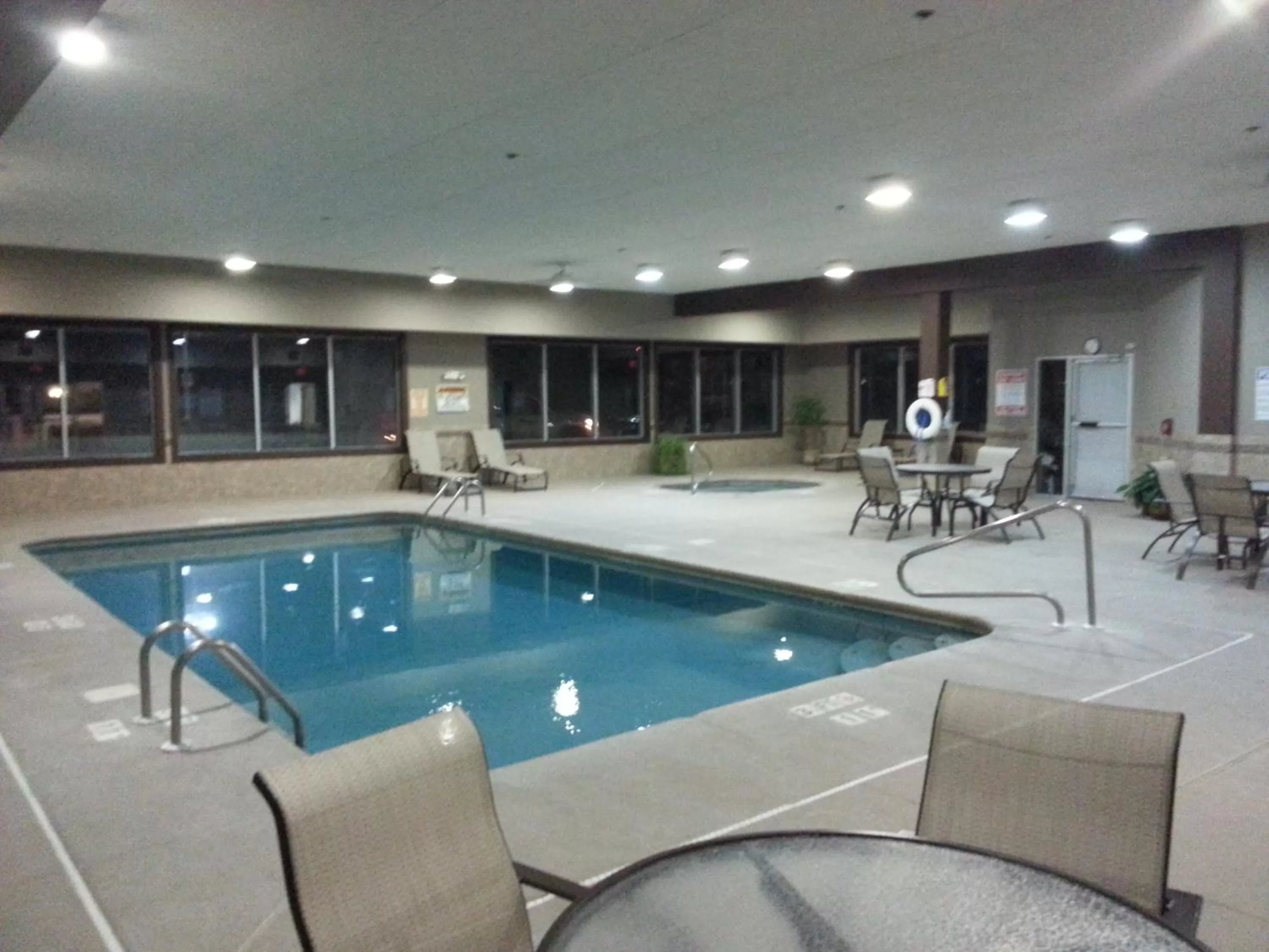 Swimming pool in Country Inn & Suites by Radisson, Sidney, NE