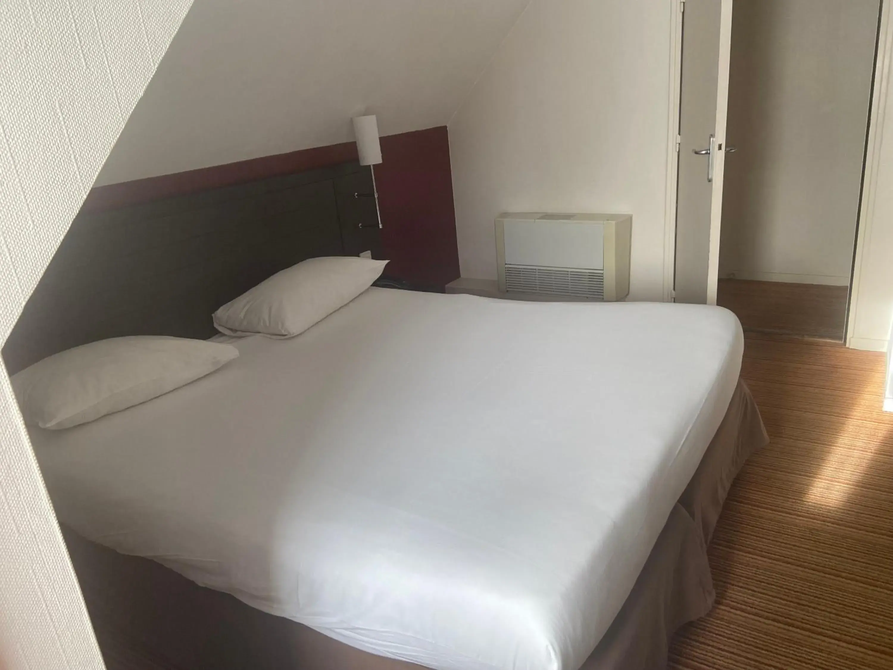 Bed in ibis Styles Nantes Centre Place Royale